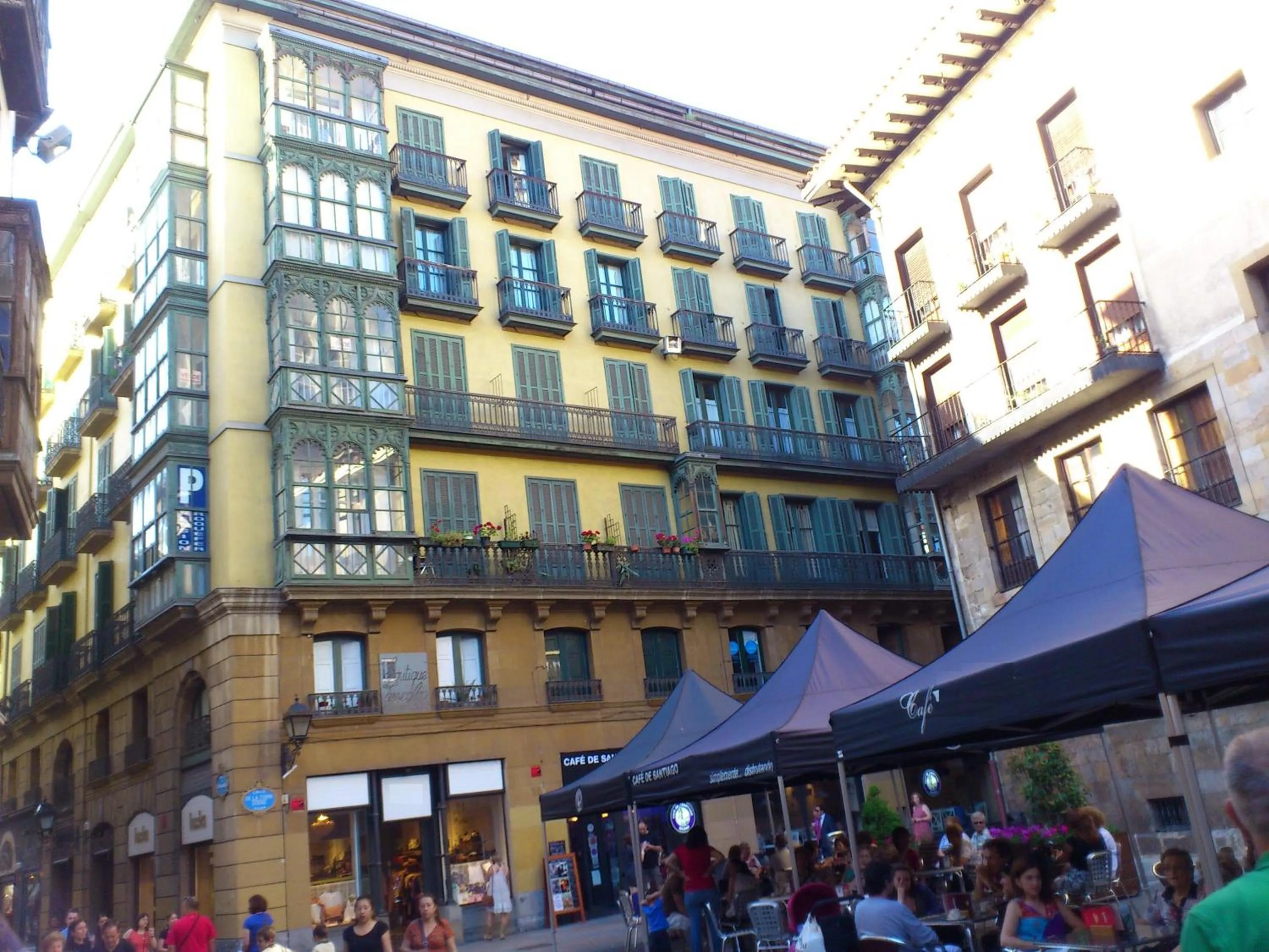 Facade/entrance in Roquefer Bilbao Central Rooms