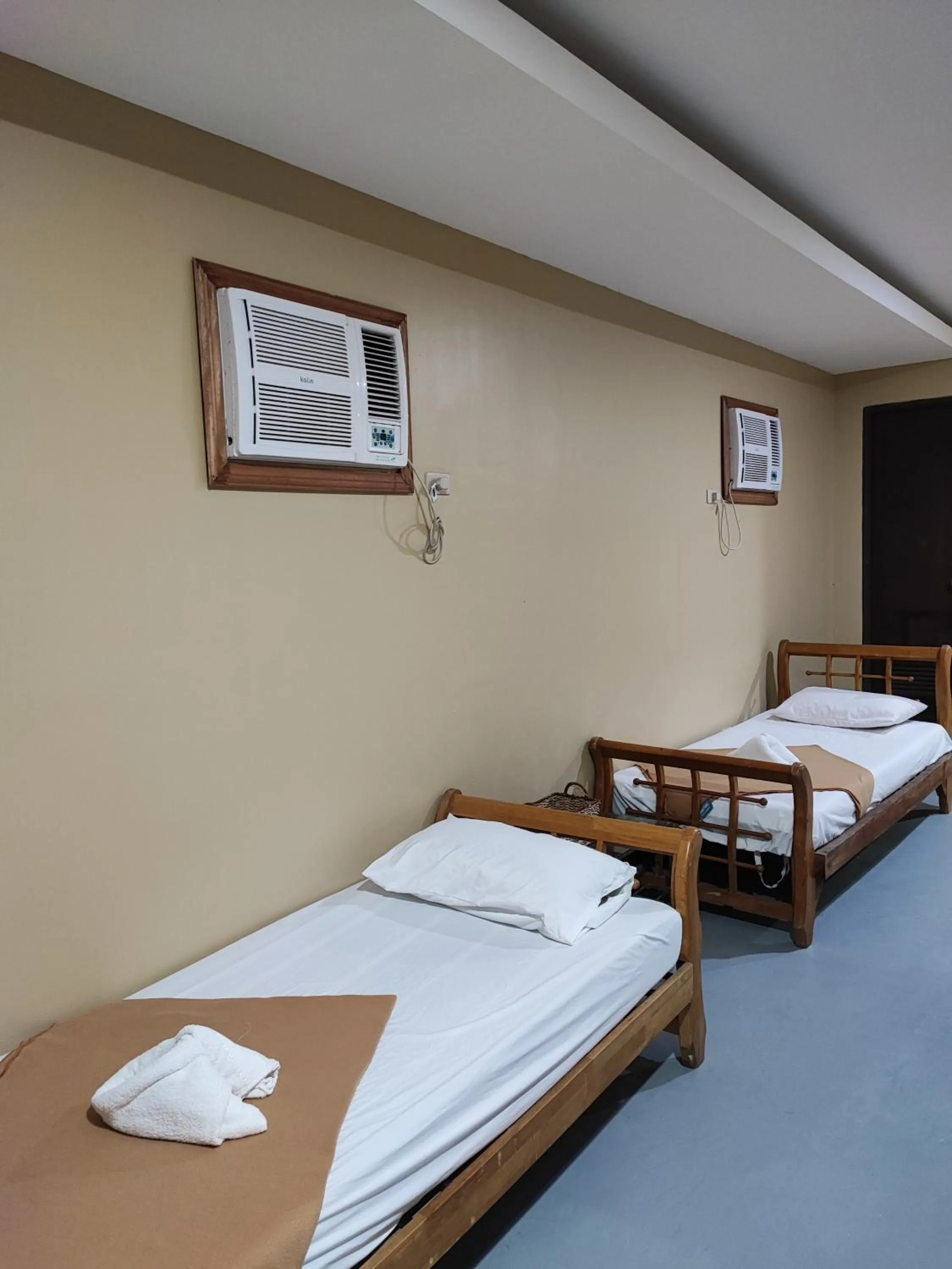 Bed in Raya Del Sol Dive Resort