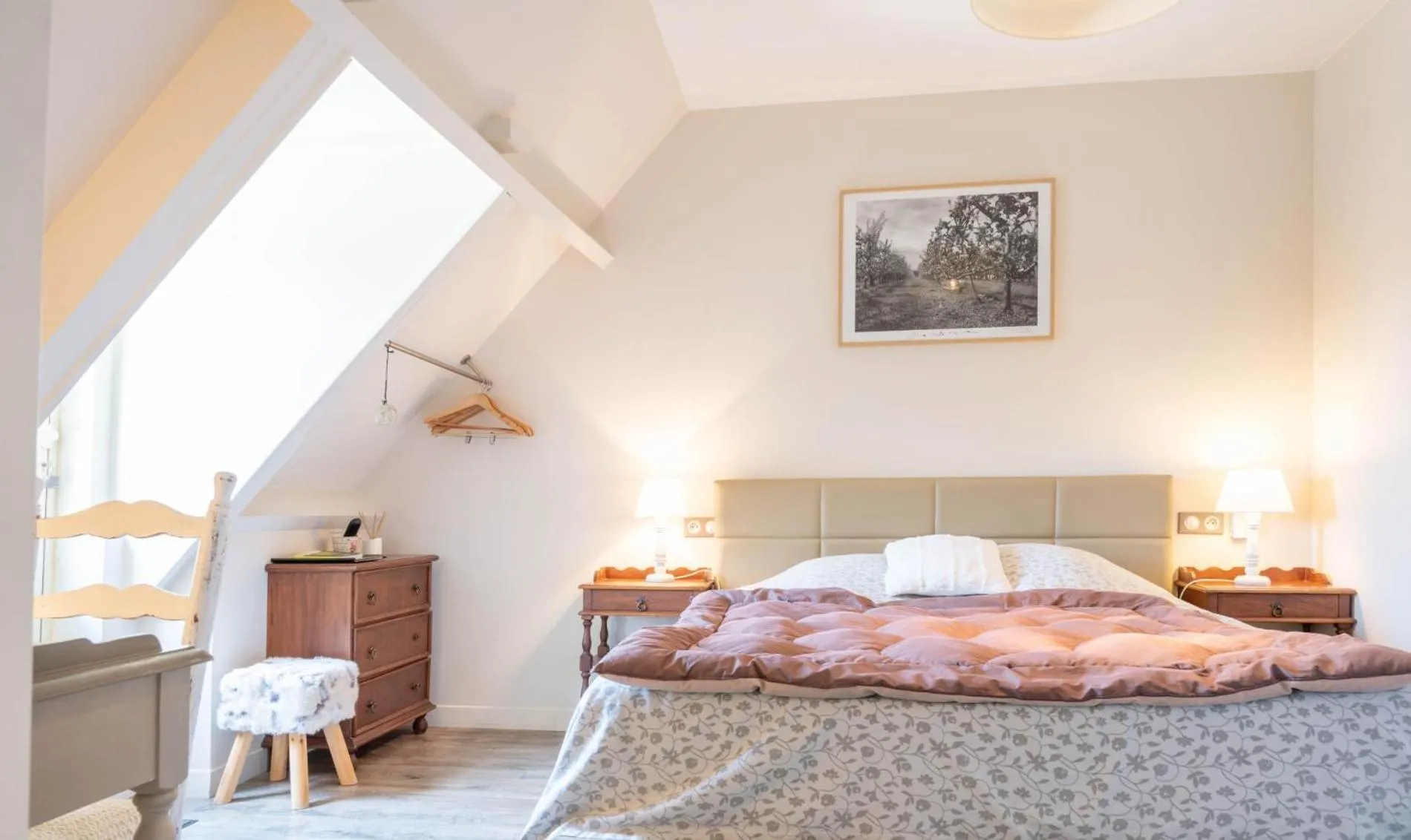 Bed in Logis hotel-restaurant les collines 59 route des crêtes