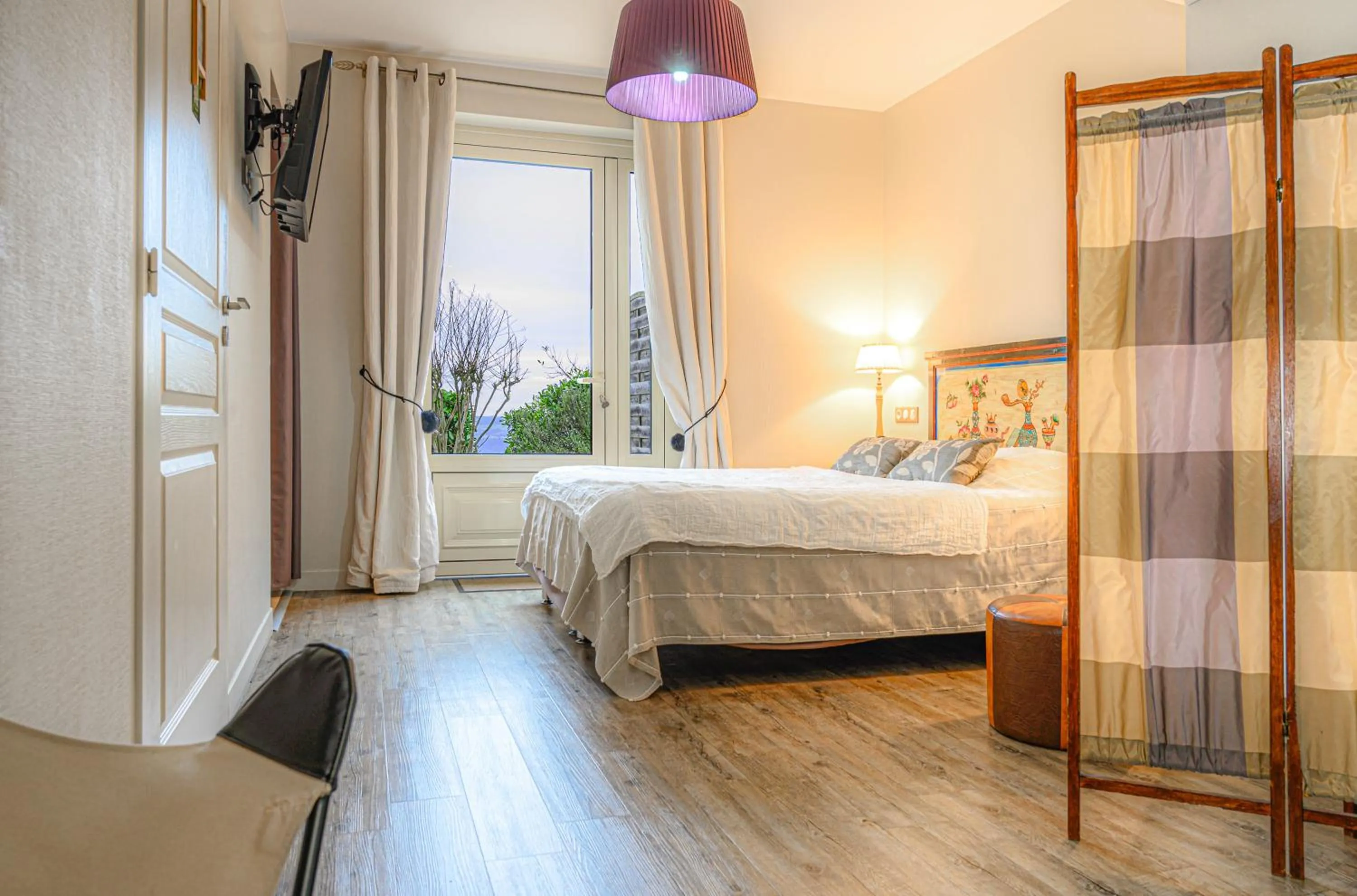 Bed in Logis hotel-restaurant les collines 59 route des crêtes