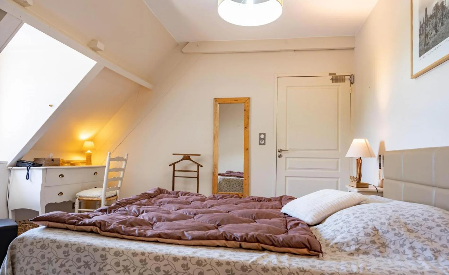 Bed in Logis hotel-restaurant les collines 59 route des crêtes