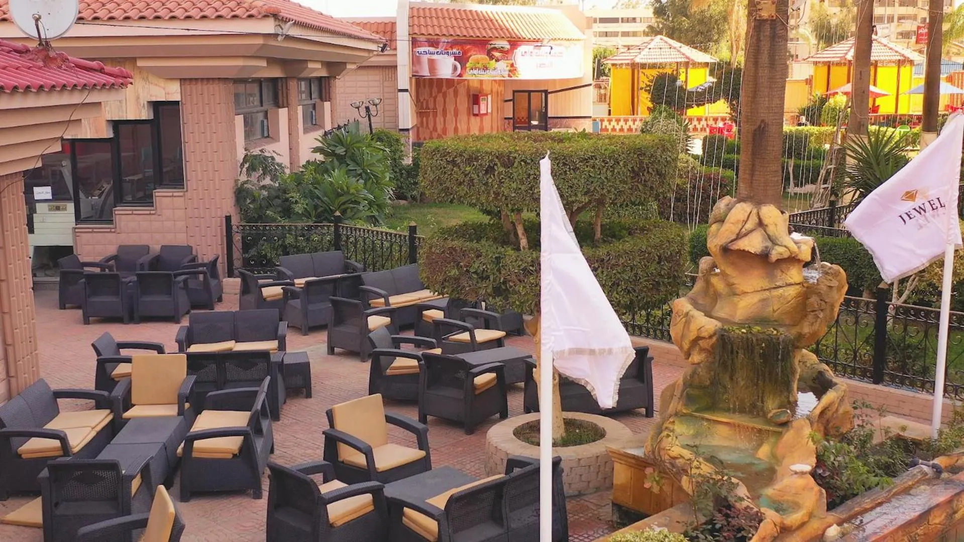 Restaurant/places to eat in Jewel Al Nasr Hotel & Apartments