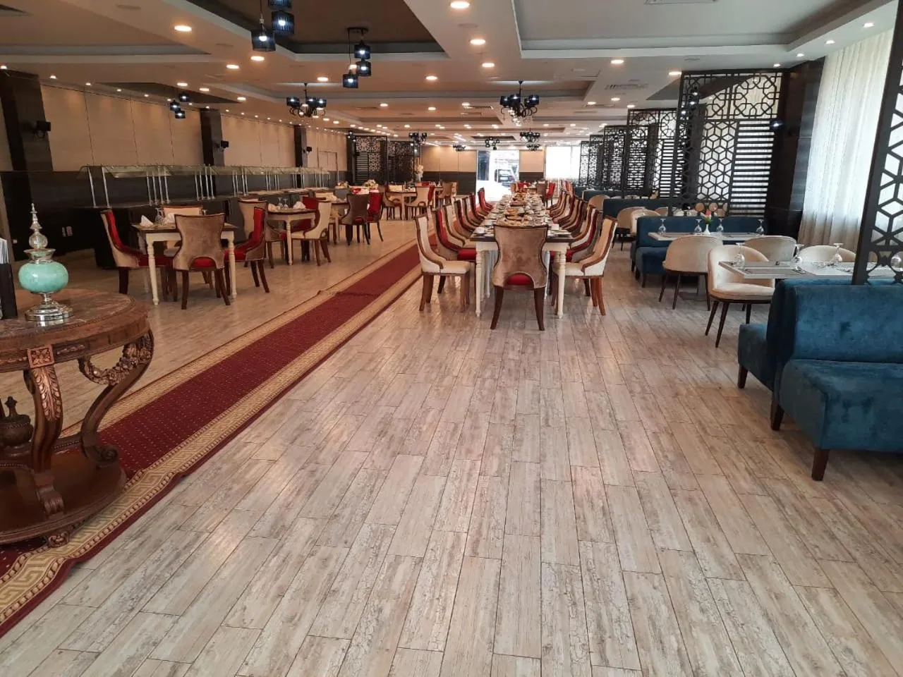 Restaurant/places to eat in Jewel Al Nasr Hotel & Apartments