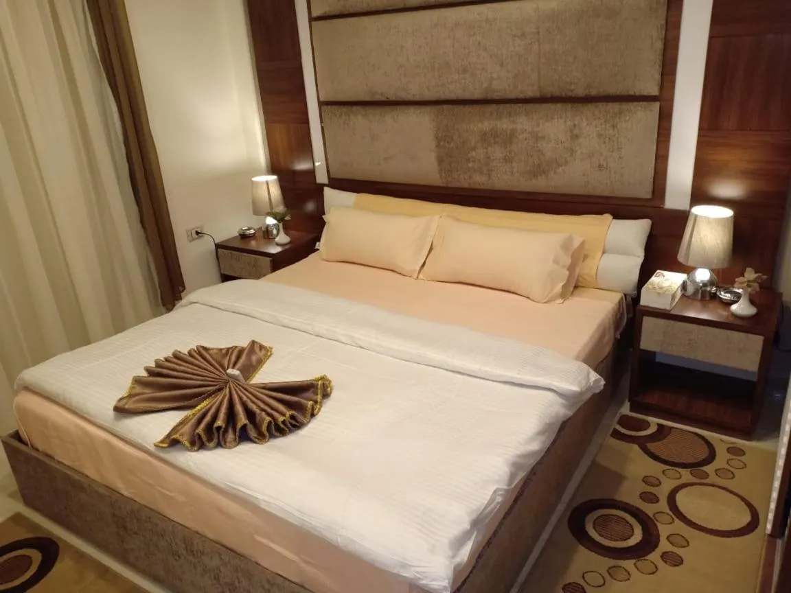 Bed in Jewel Al Nasr Hotel & Apartments