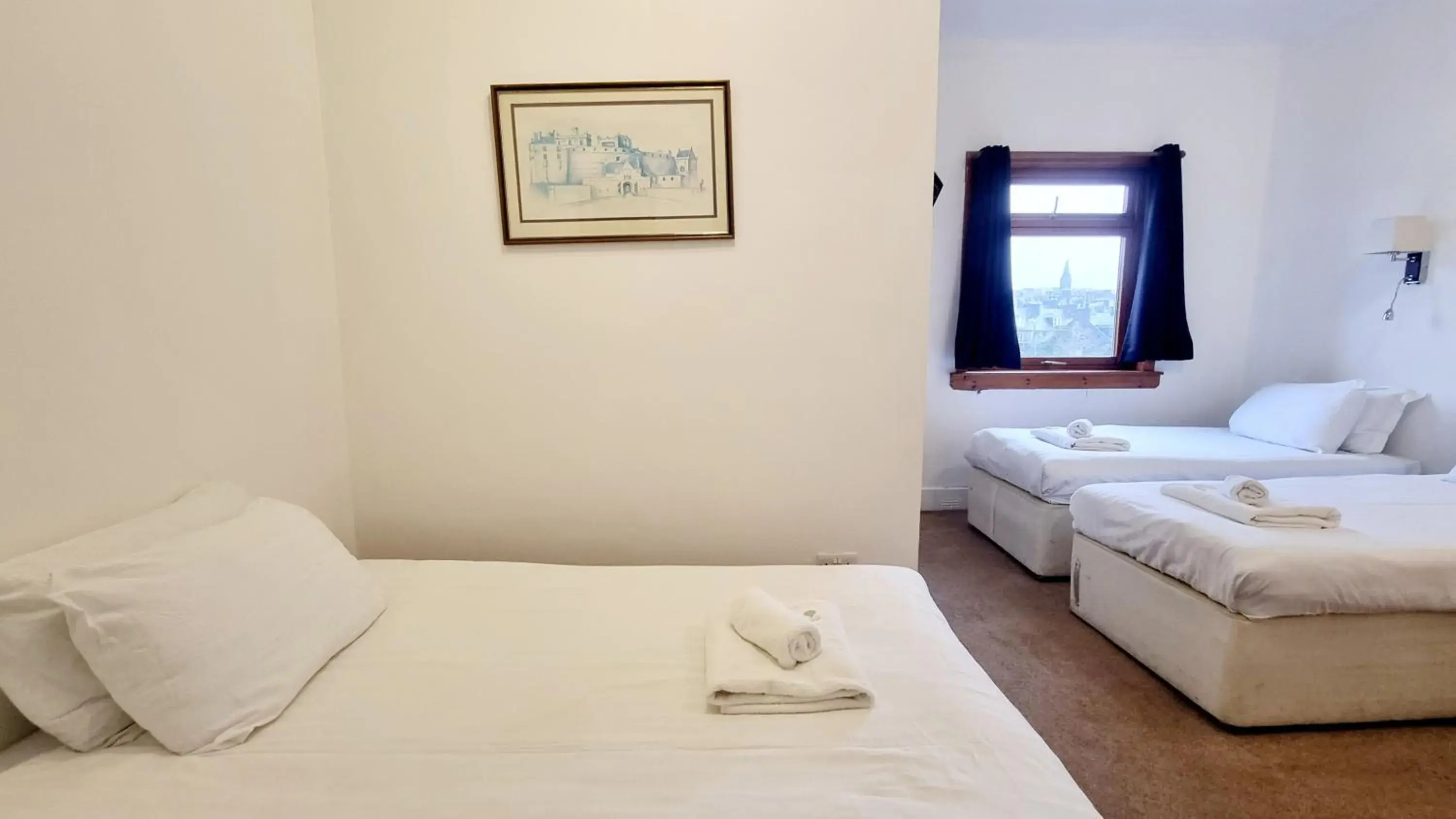 Triple Room in The Guards Hotel Triple Room in The Guards Hotel