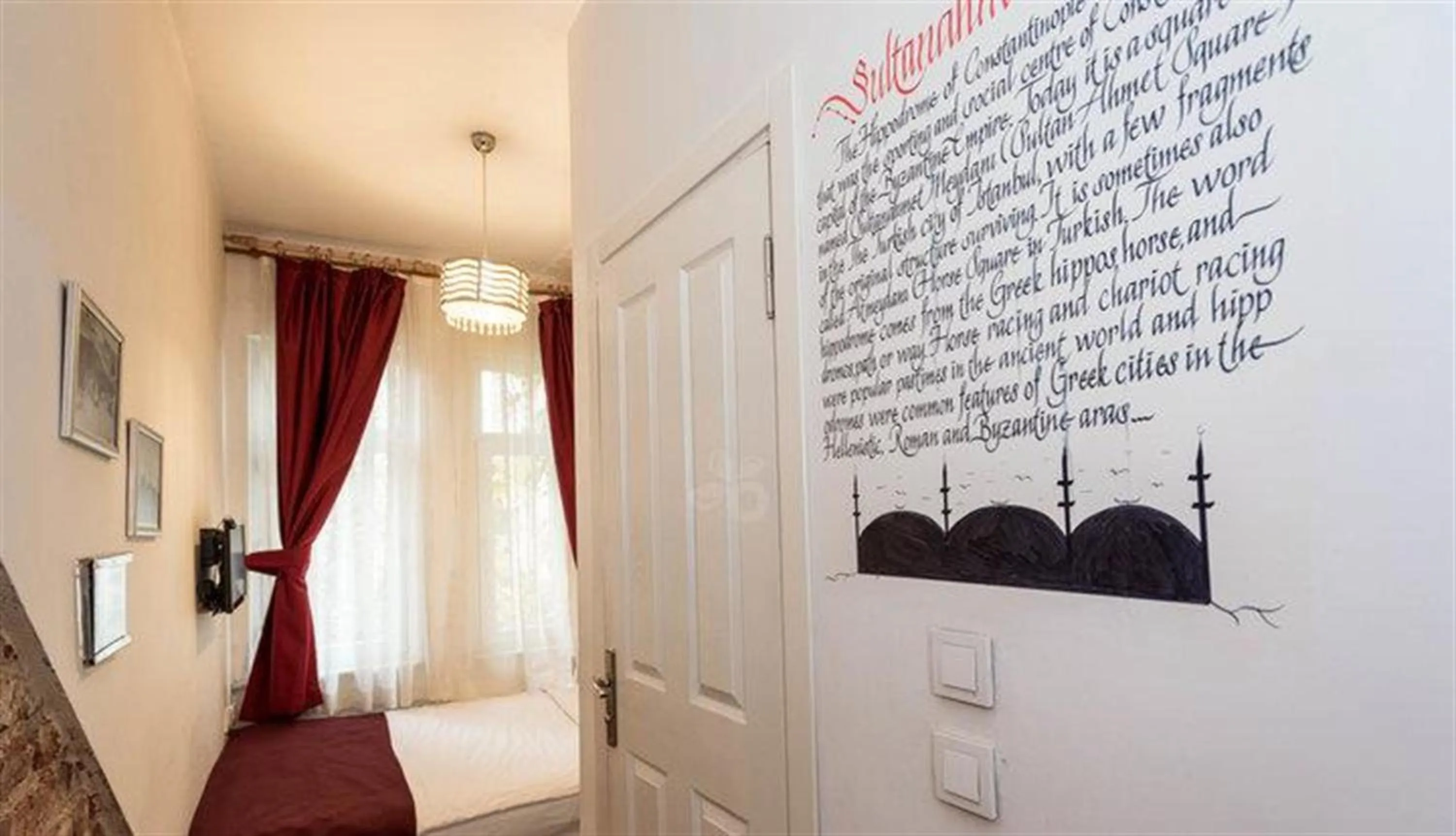 Decorative detail in Corner Hot