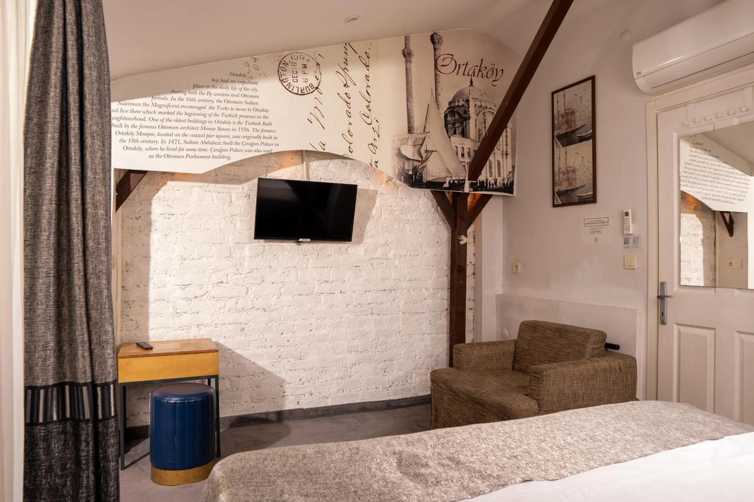 Decorative detail, Bed in Corner Hot