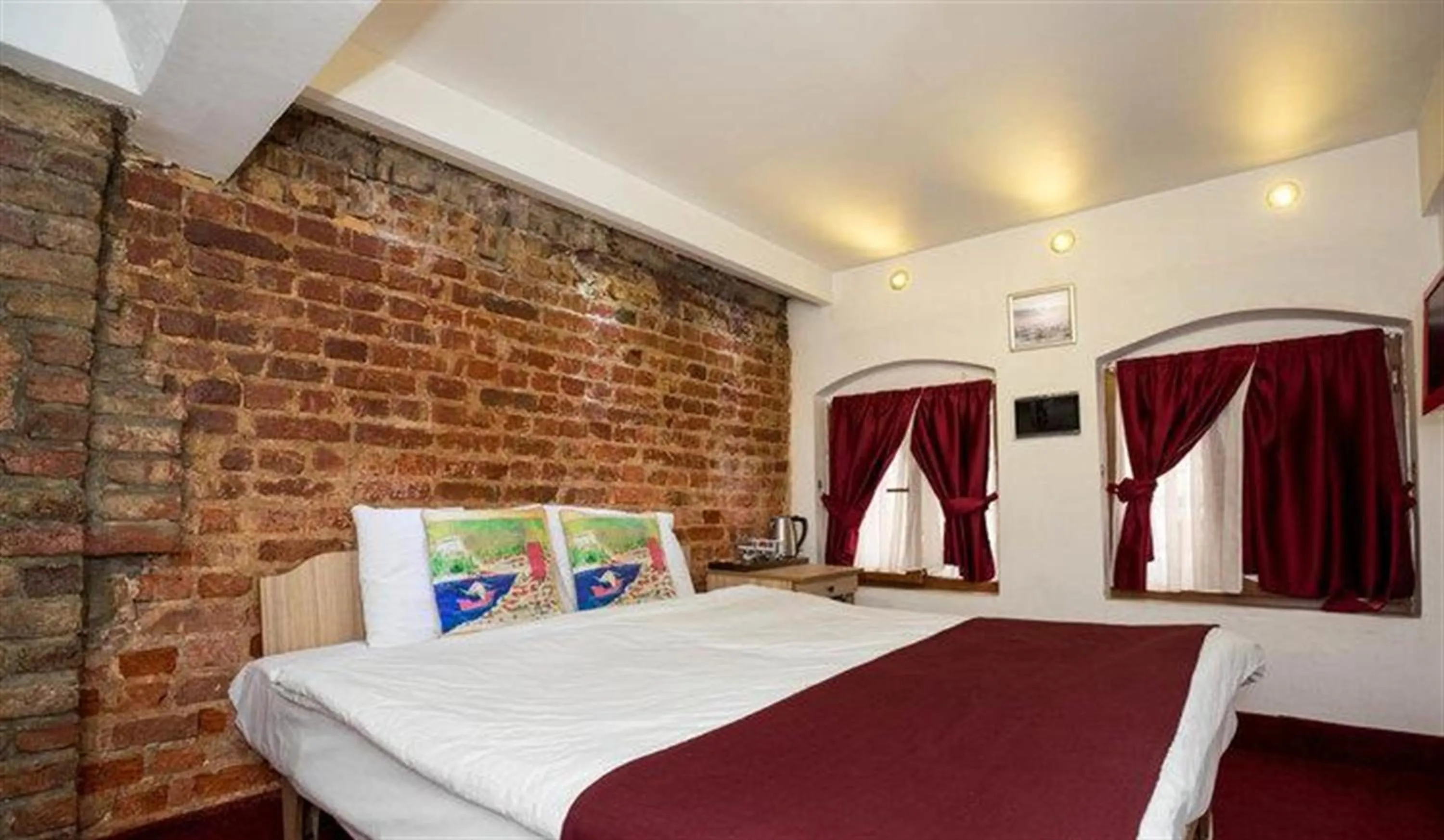 Decorative detail, Bed in Corner Hot