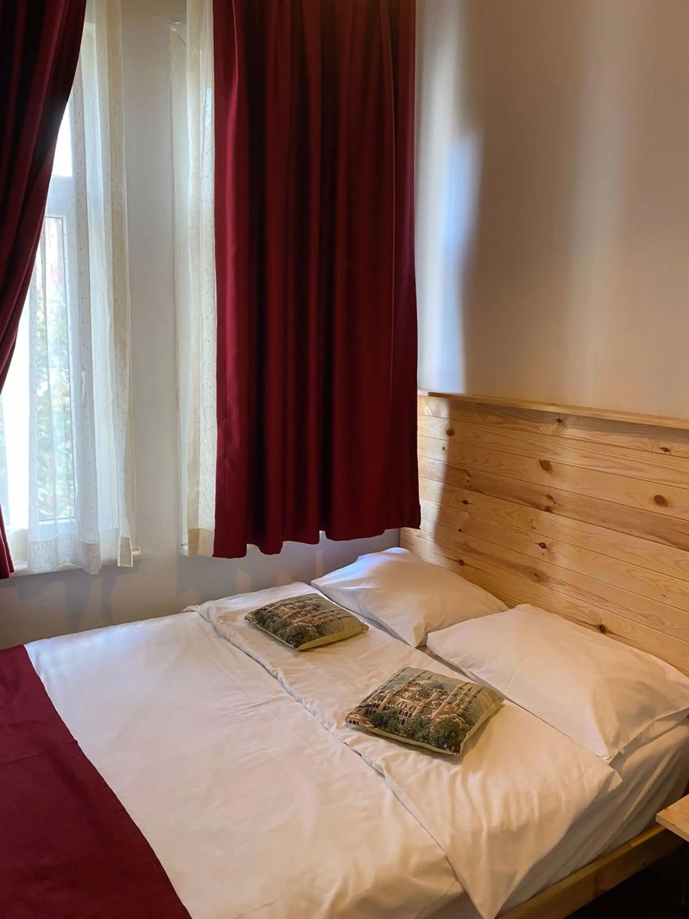 Economy Single Room in Corner Hot Economy Single Room in Corner Hot