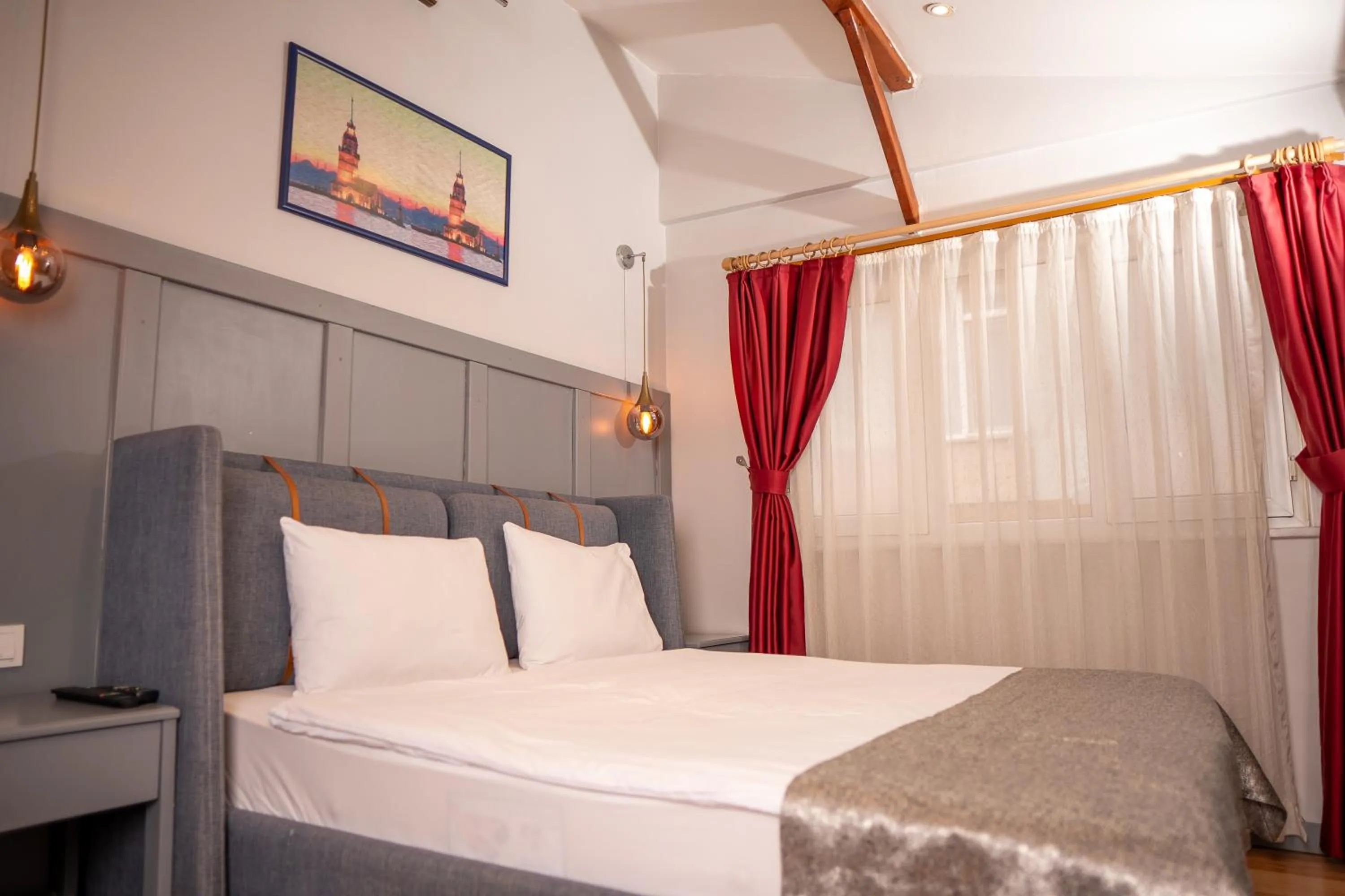 Decorative detail, Bed in Corner Hot