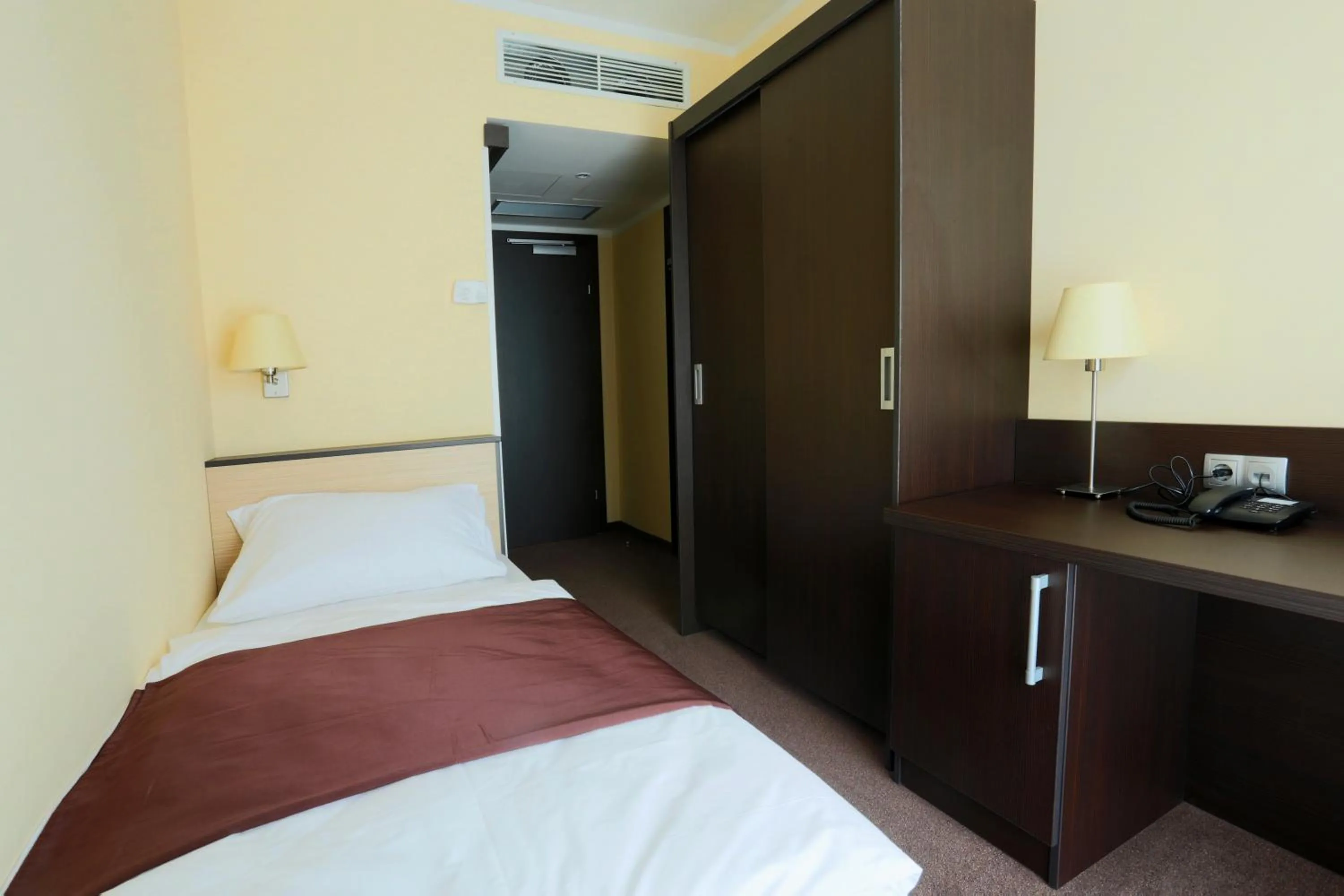 Bed in Casino & Hotel ADMIRAL Ptuj
