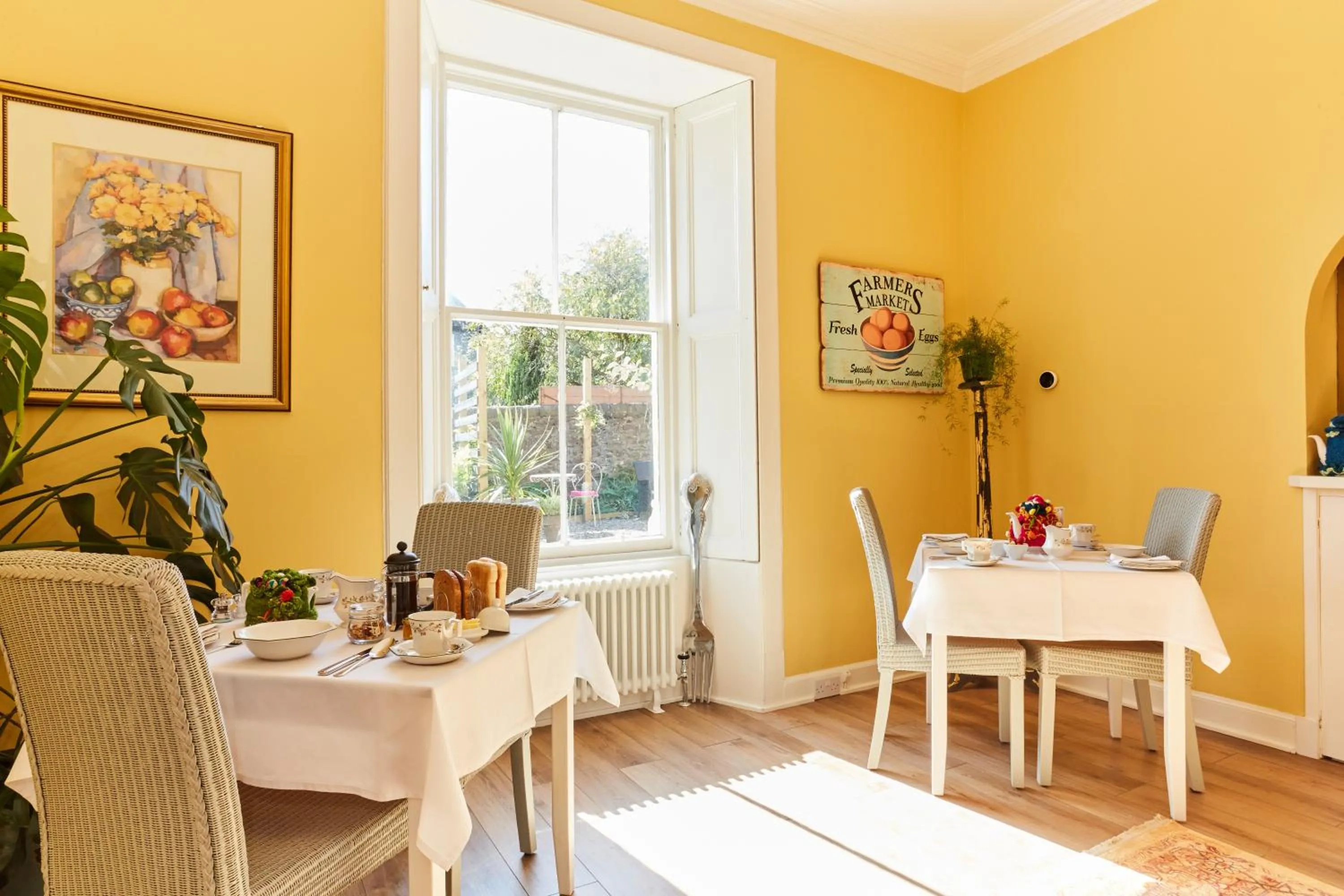 Dining area in Merlindale