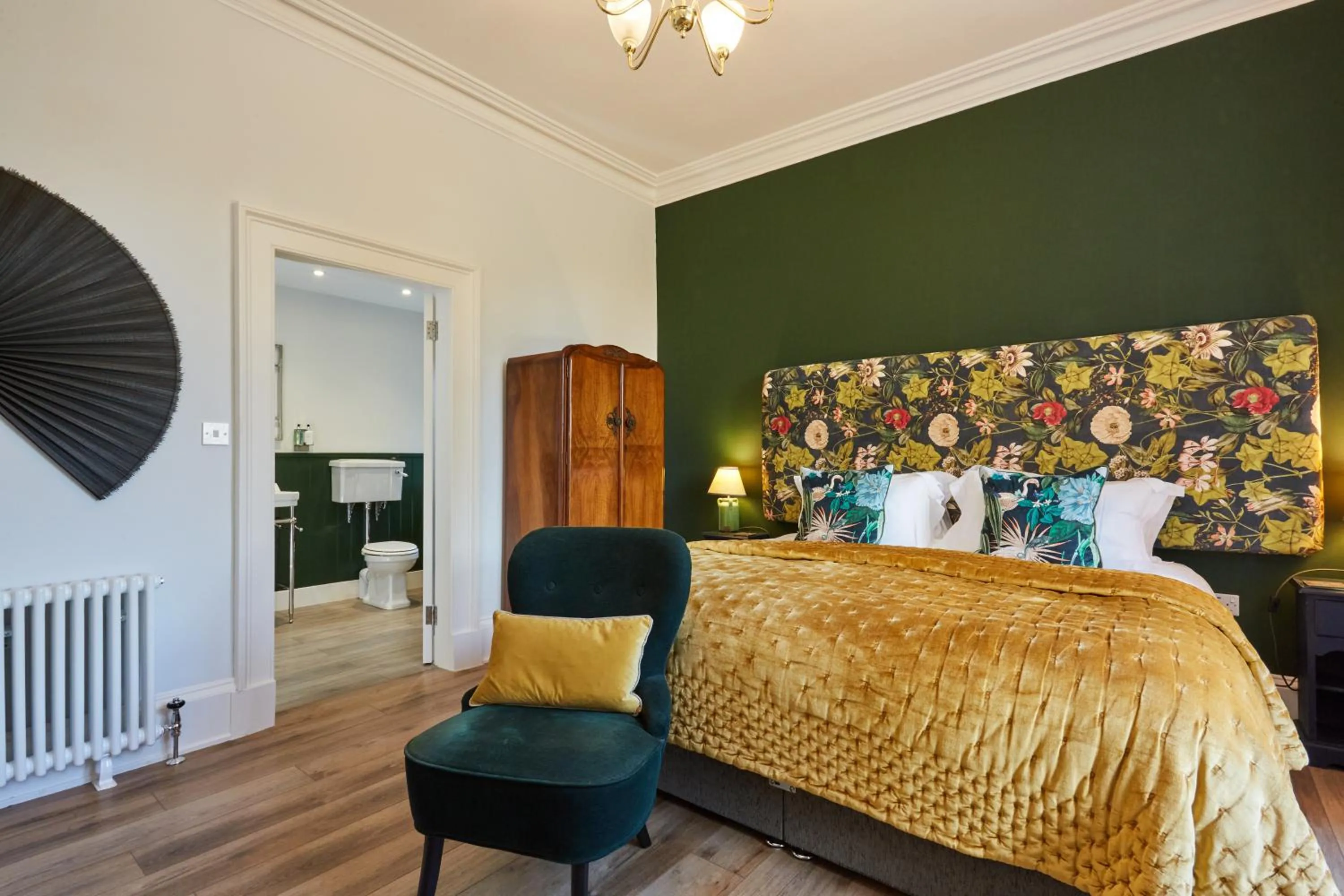 Photo of the whole room, Bed in Merlindale