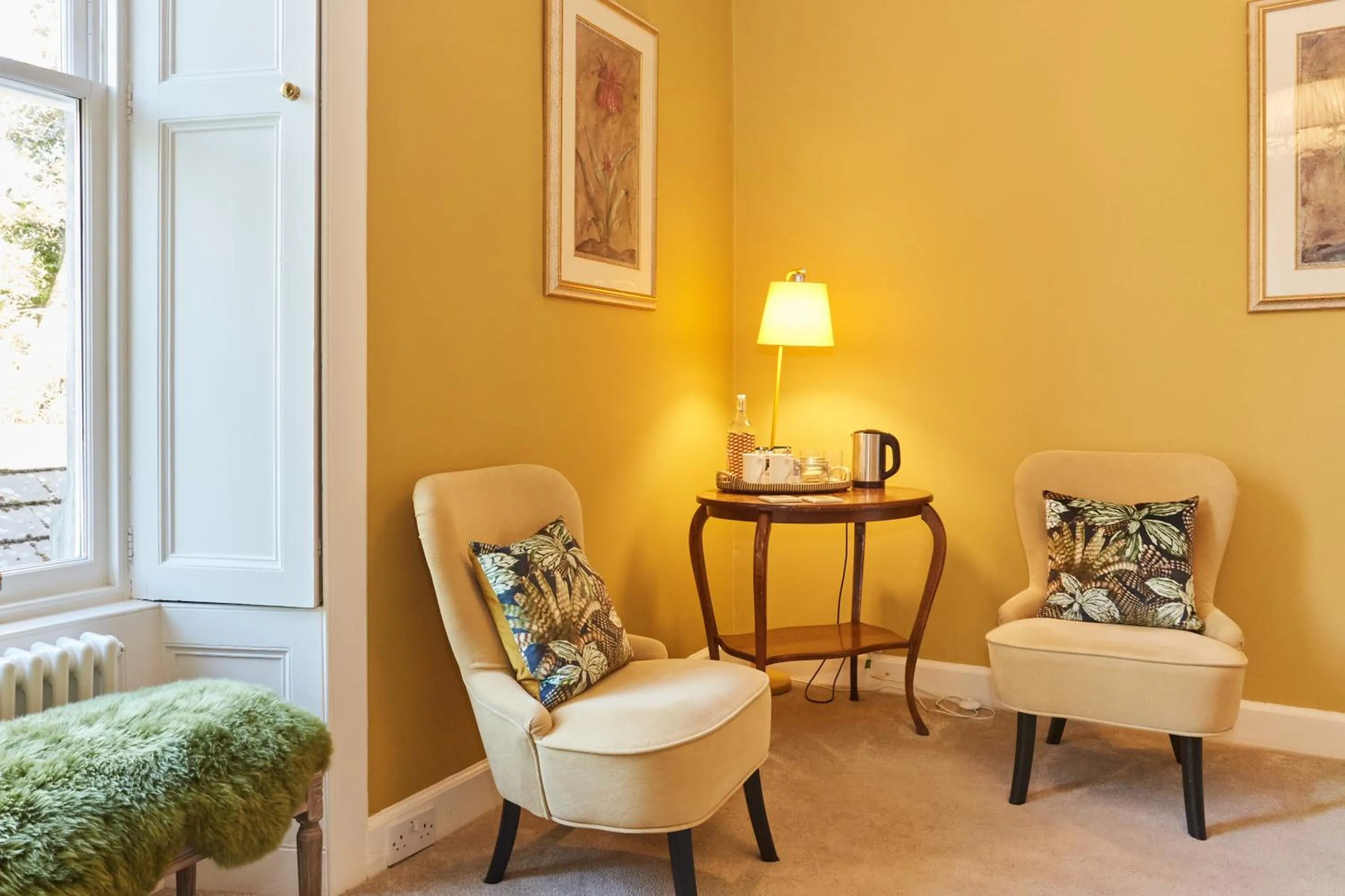 Seating area in Merlindale