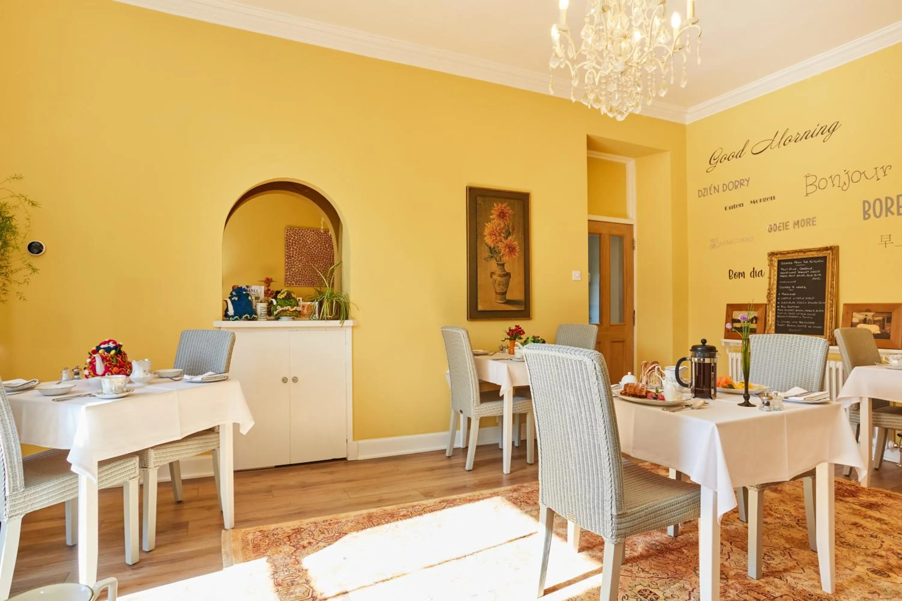 Dining area in Merlindale