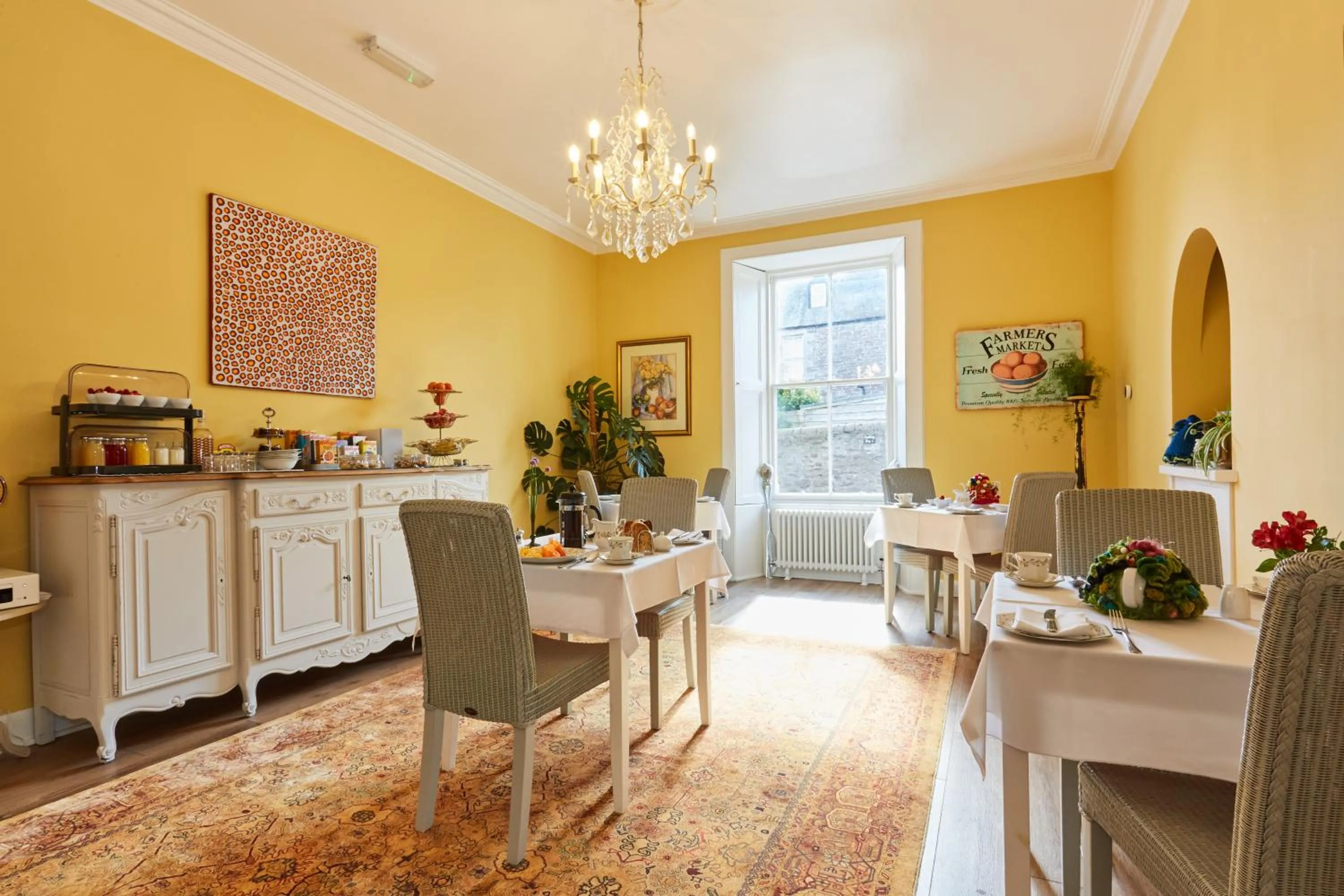 Dining area in Merlindale