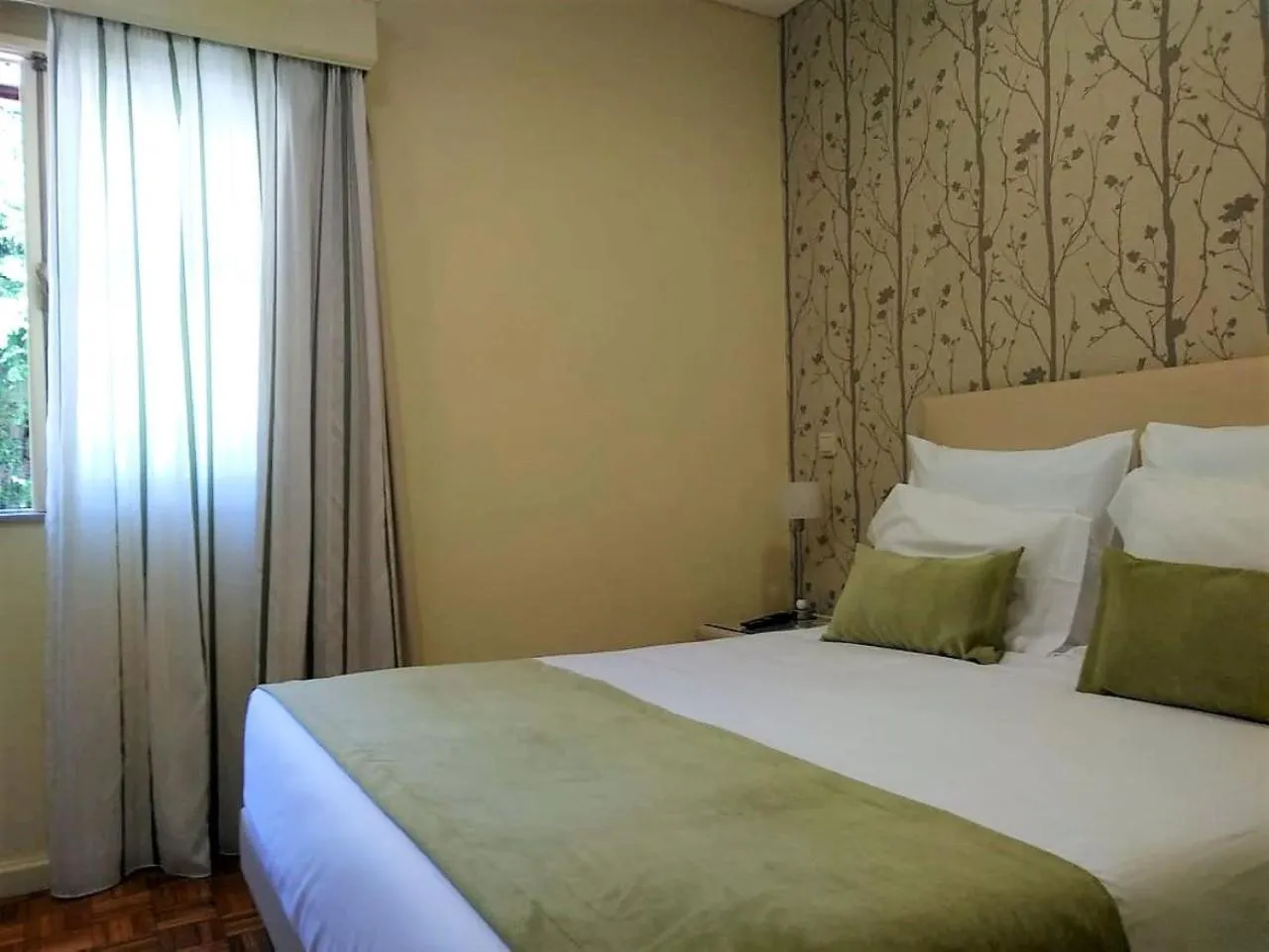 Photo of the whole room, Bed in Adelaide Hotel