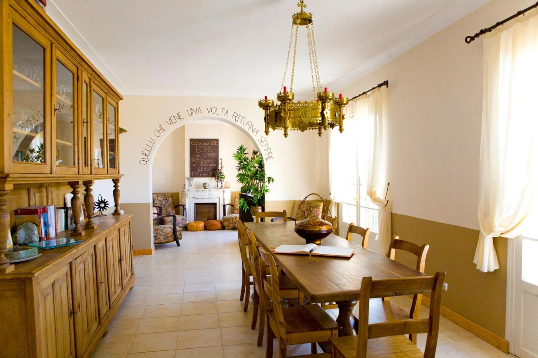 A l'ombre du clocher