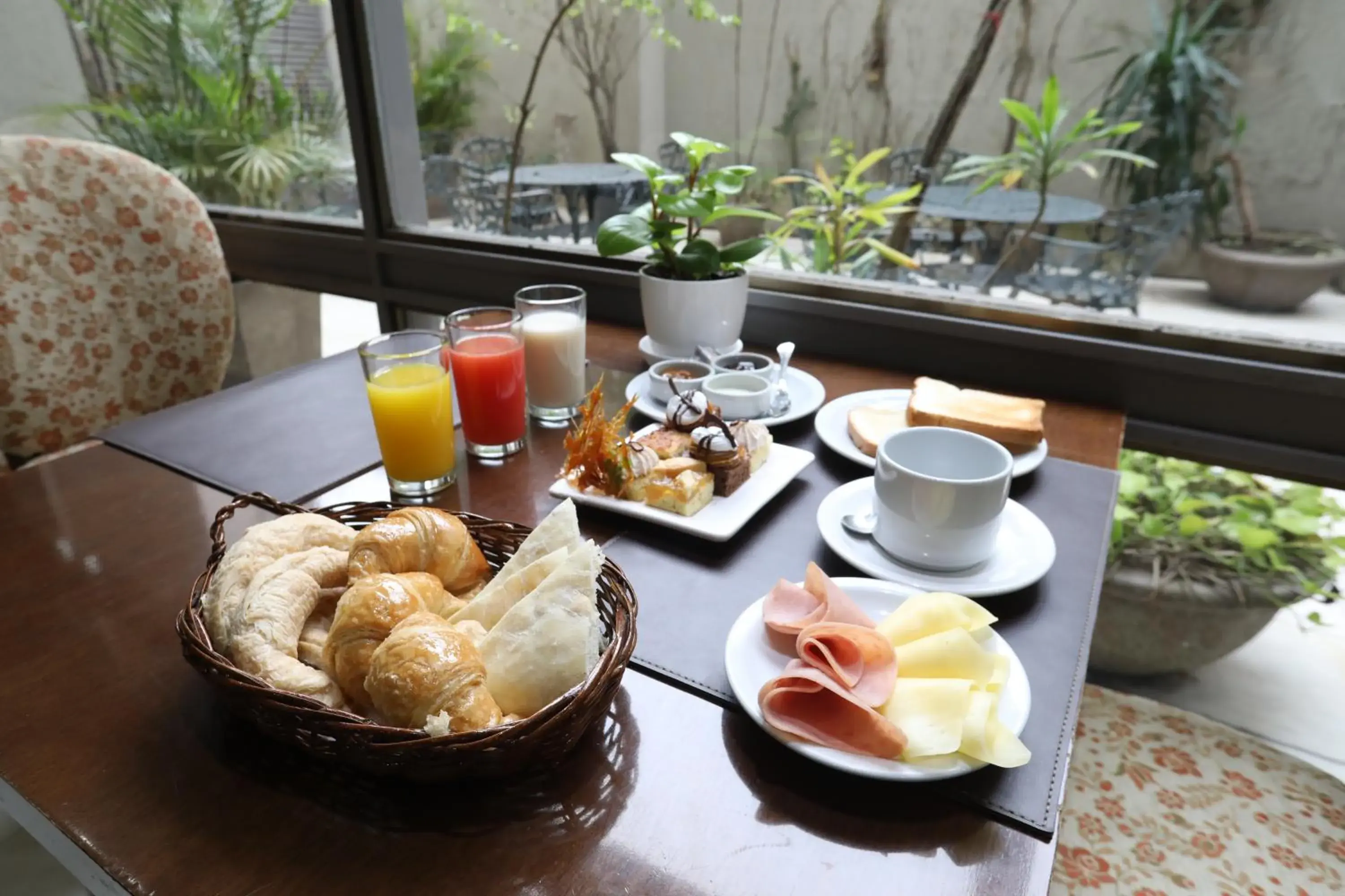 Breakfast in HR Esmeralda Luxor Breakfast in HR Esmeralda Luxor