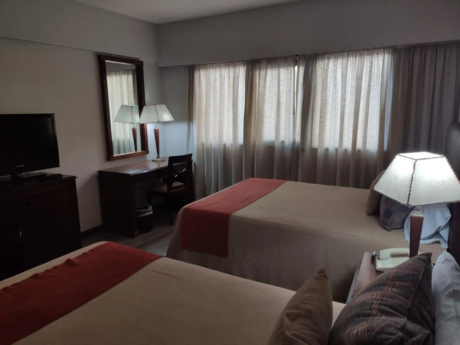 Photo of the whole room, Bed in HR Esmeralda Luxor