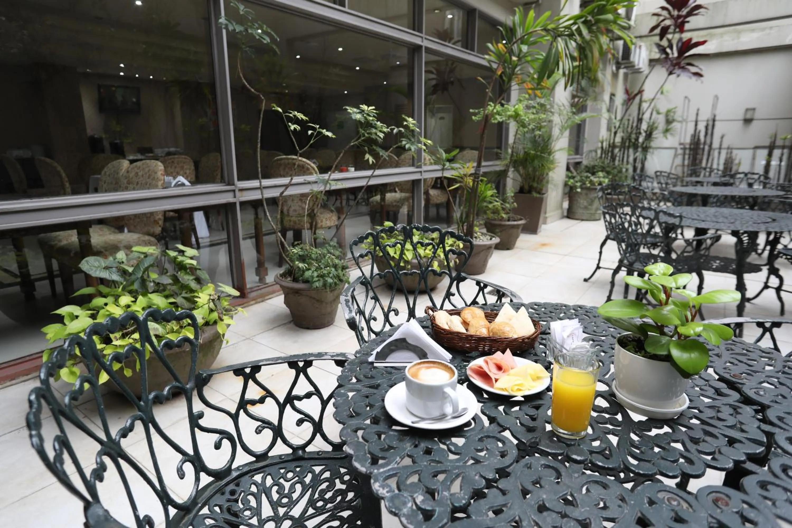 Patio in HR Esmeralda Luxor