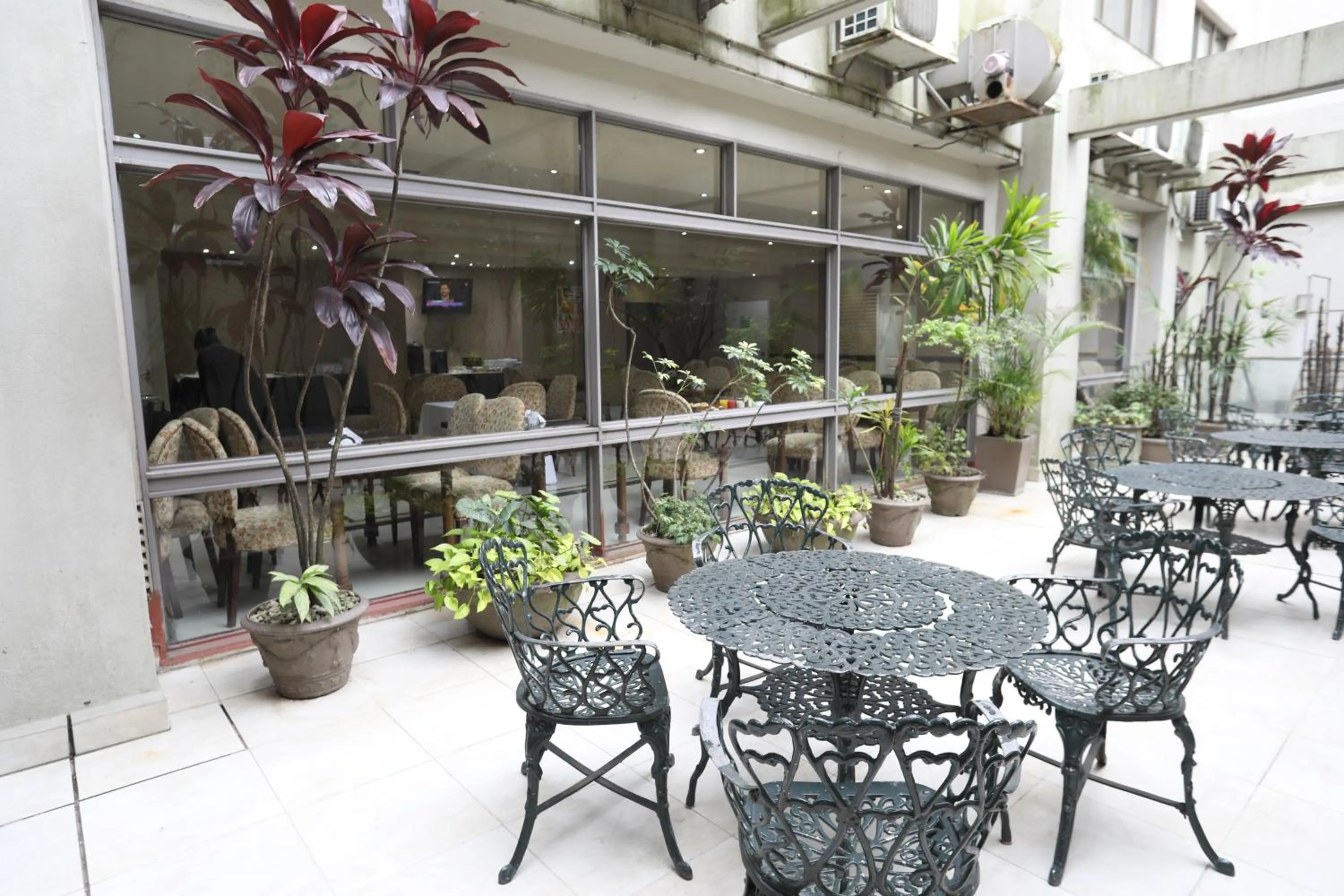 Garden in HR Esmeralda Luxor