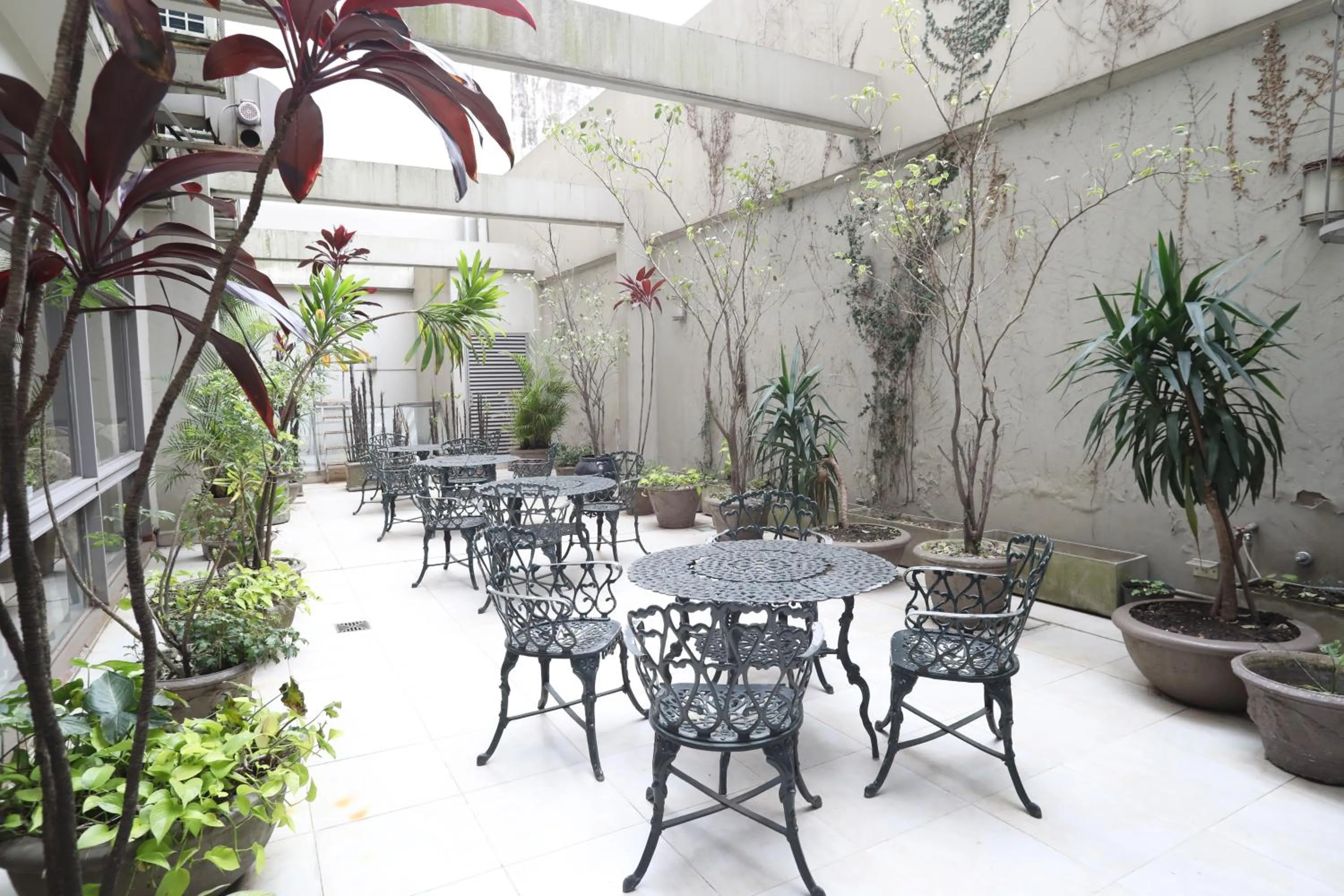 Garden in HR Esmeralda Luxor