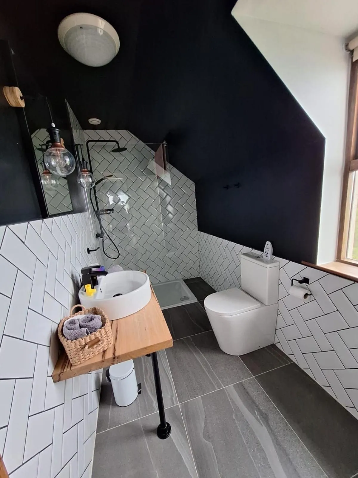 Shower in Heir Island House