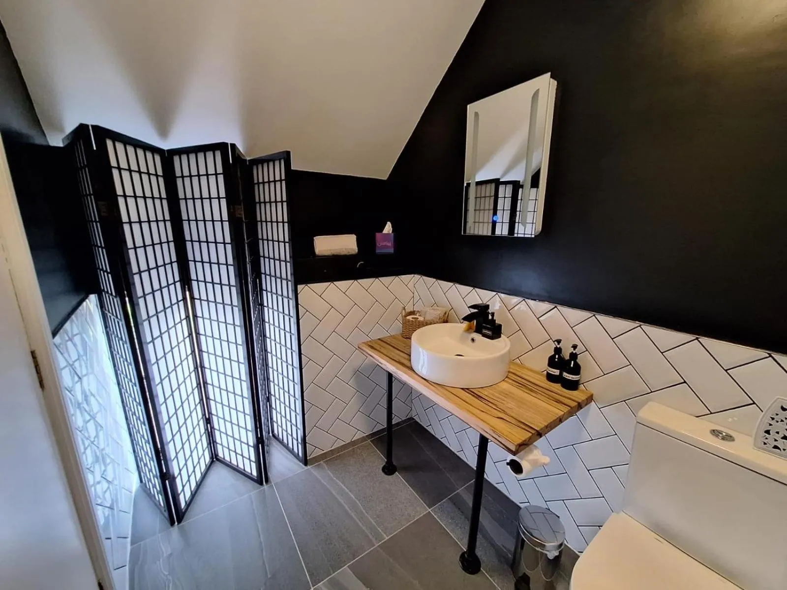 Bathroom, Bed in Heir Island House