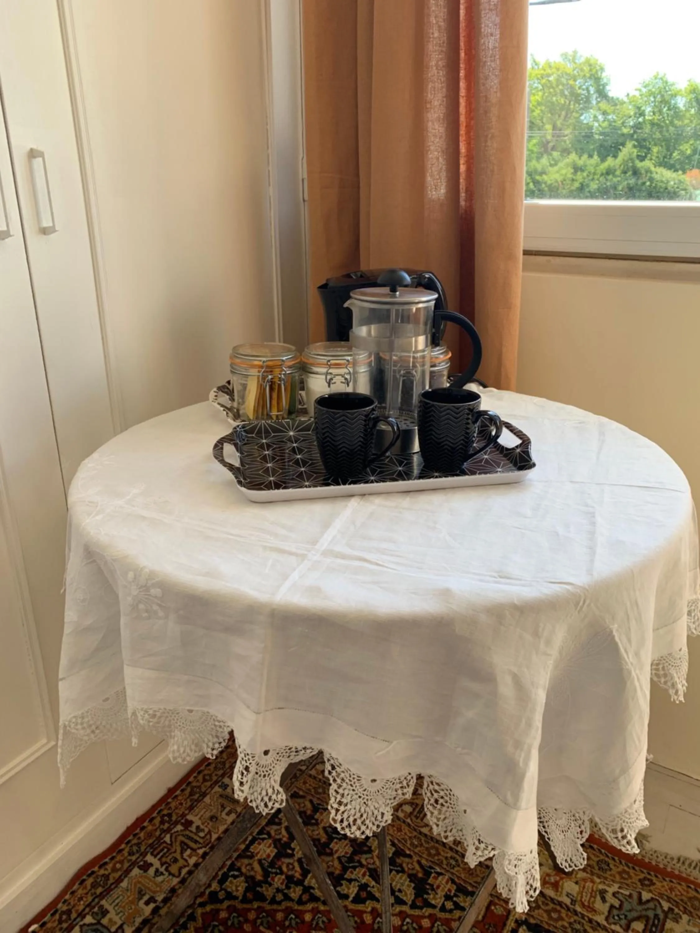 Coffee/tea facilities in Bar 145