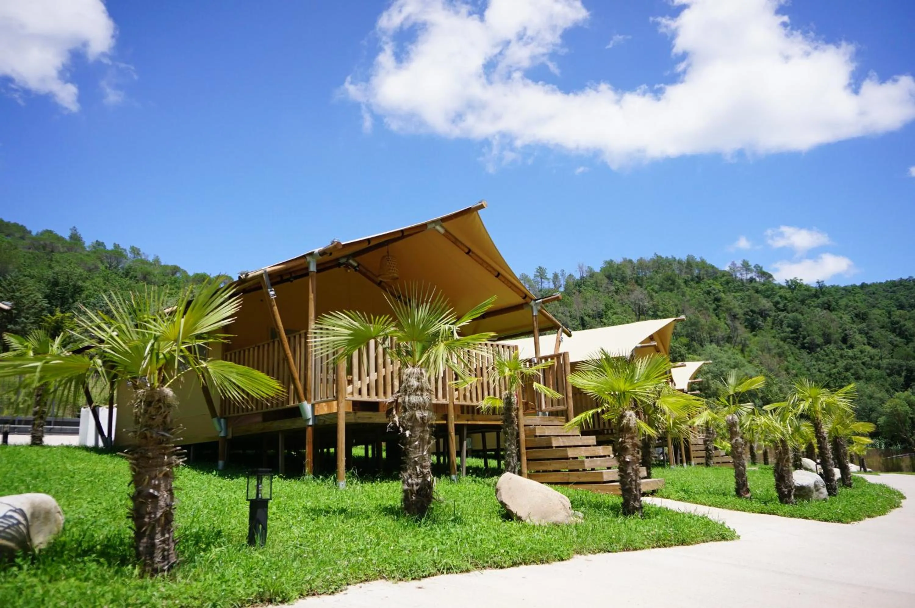 Garden in Glamping Can Bora Lodges