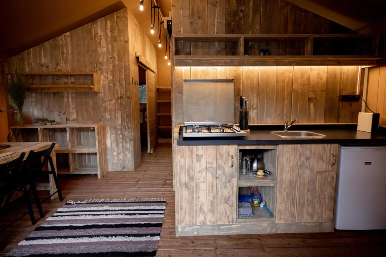 Kitchen or kitchenette in Glamping Can Bora Lodges