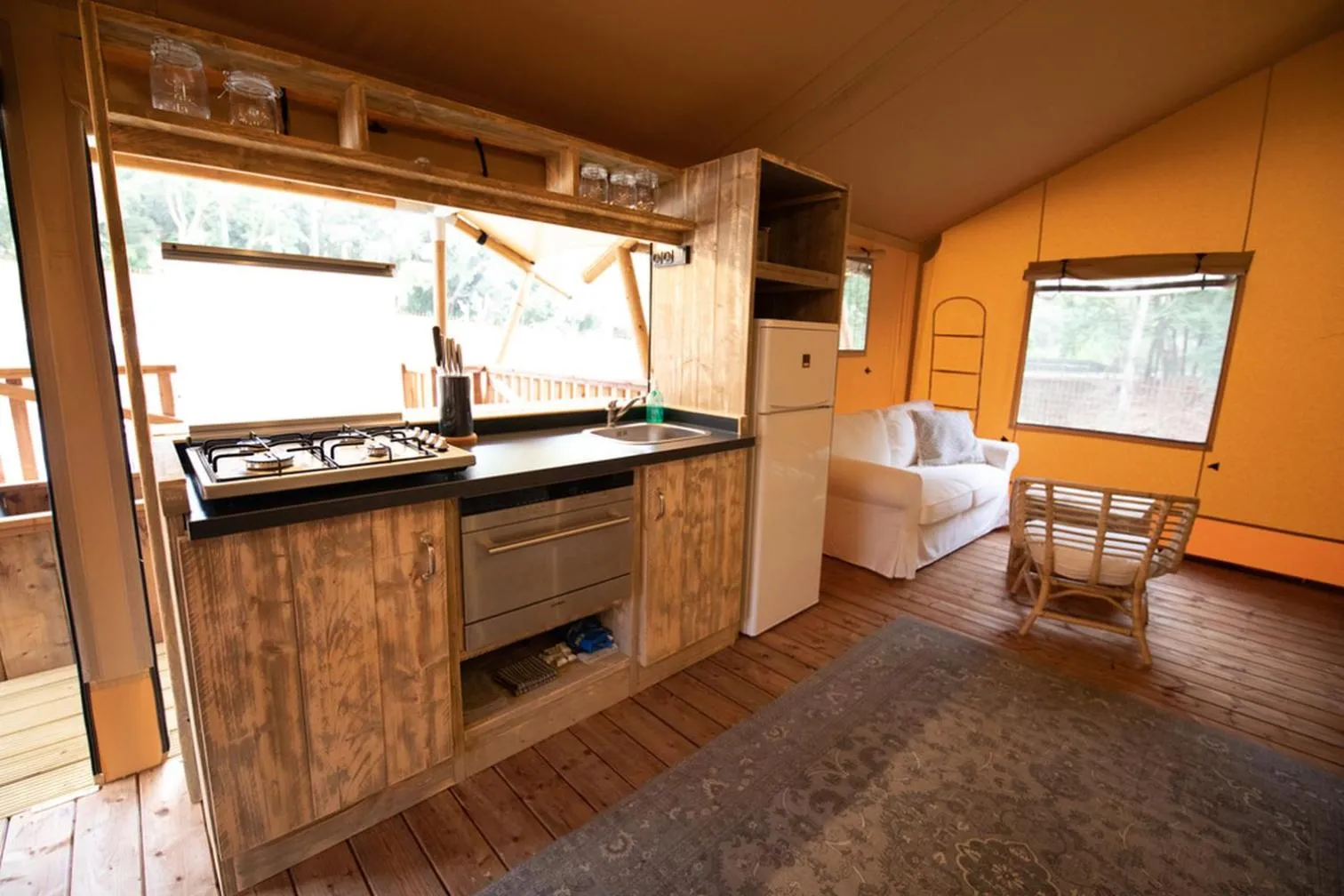 Kitchen or kitchenette in Glamping Can Bora Lodges