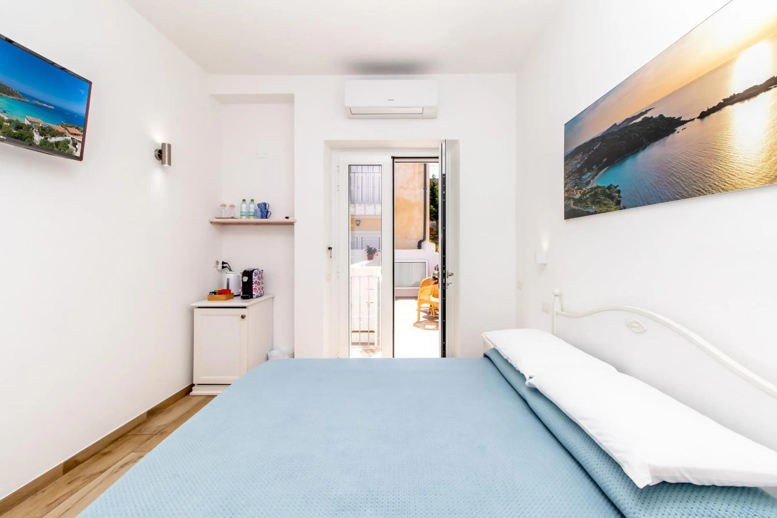 Photo of the whole room, Bed in Tramonto sul mare