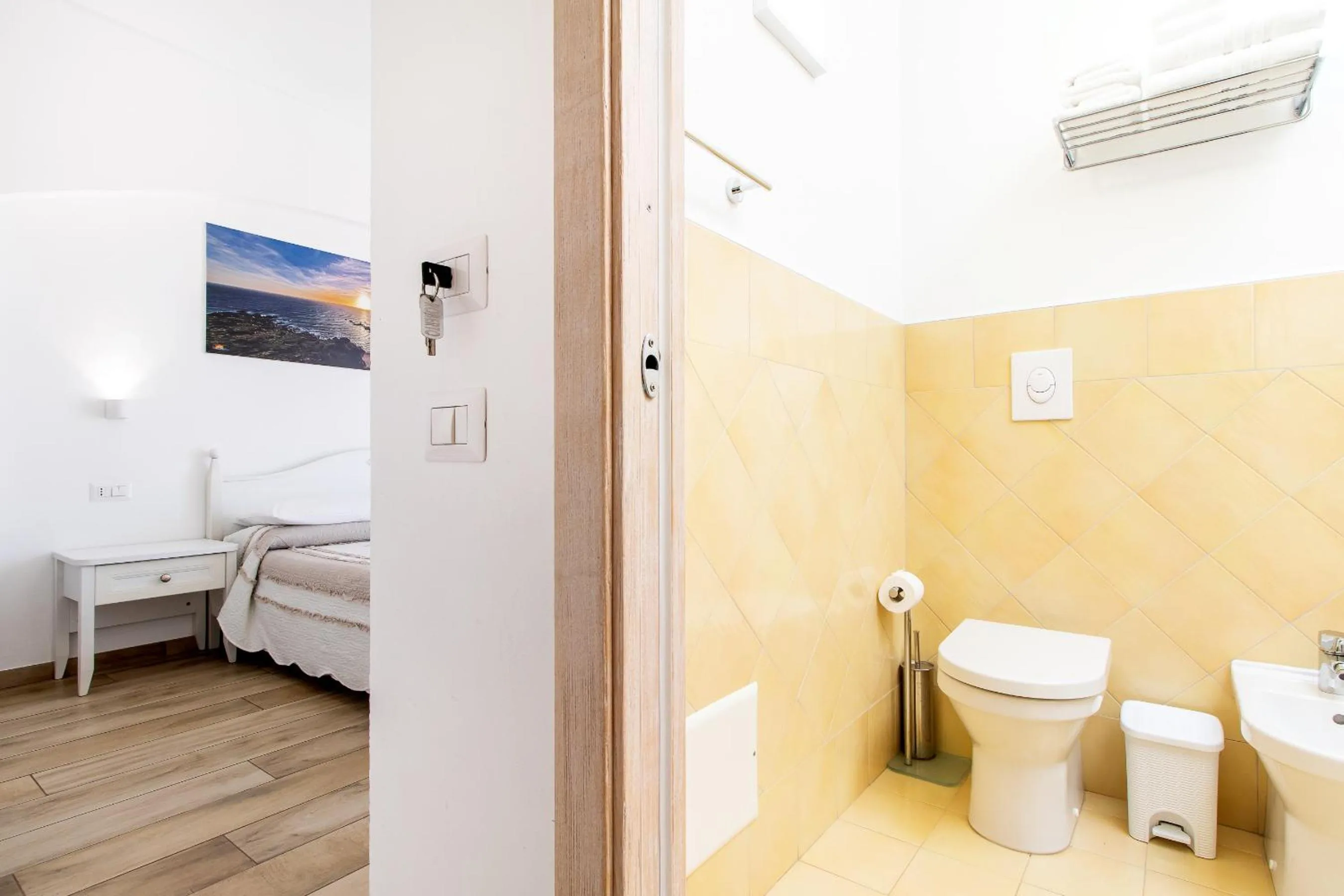 Bathroom, Bed in Tramonto sul mare