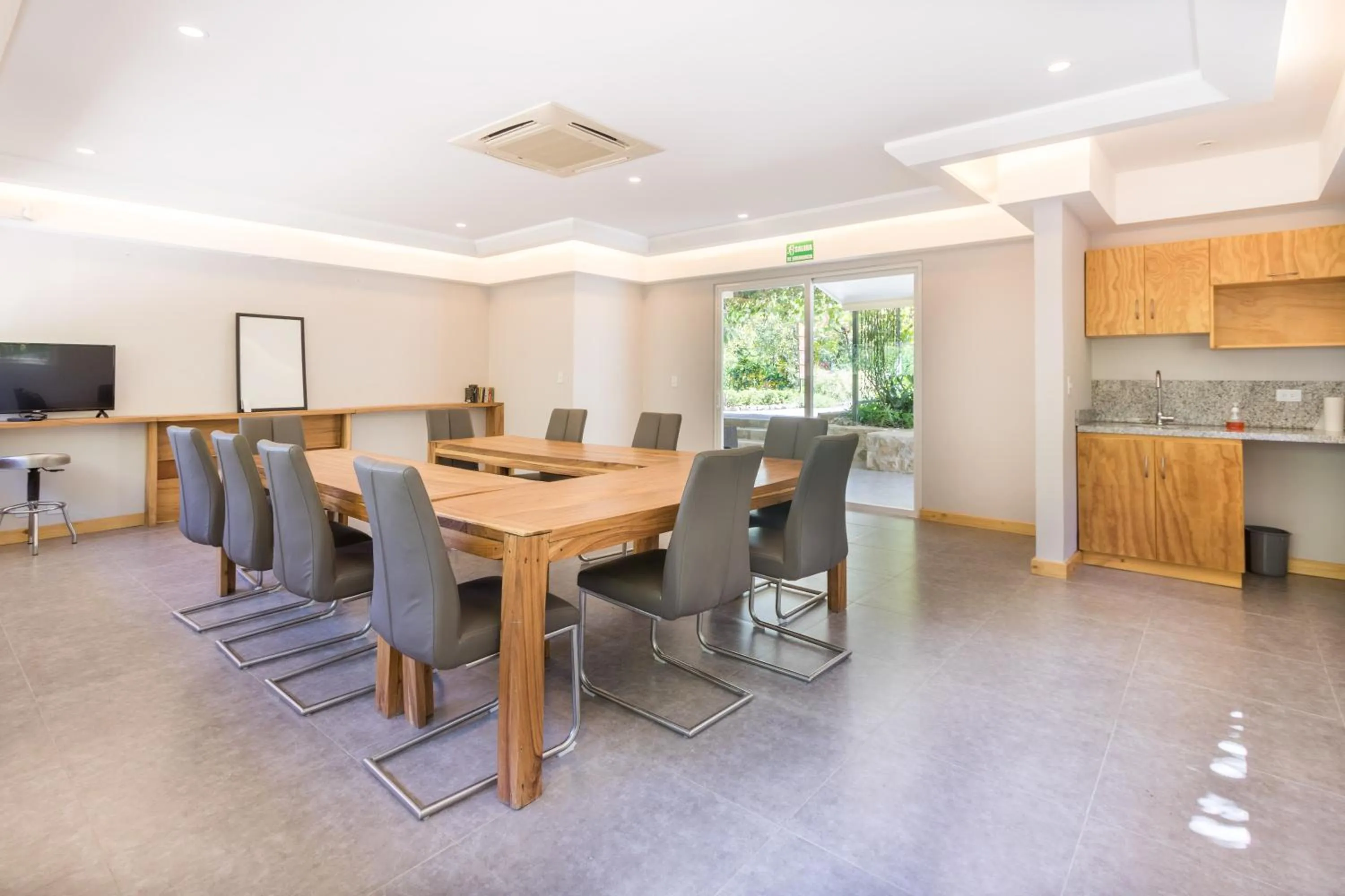 Business facilities in OPacifico Hotel Boutique