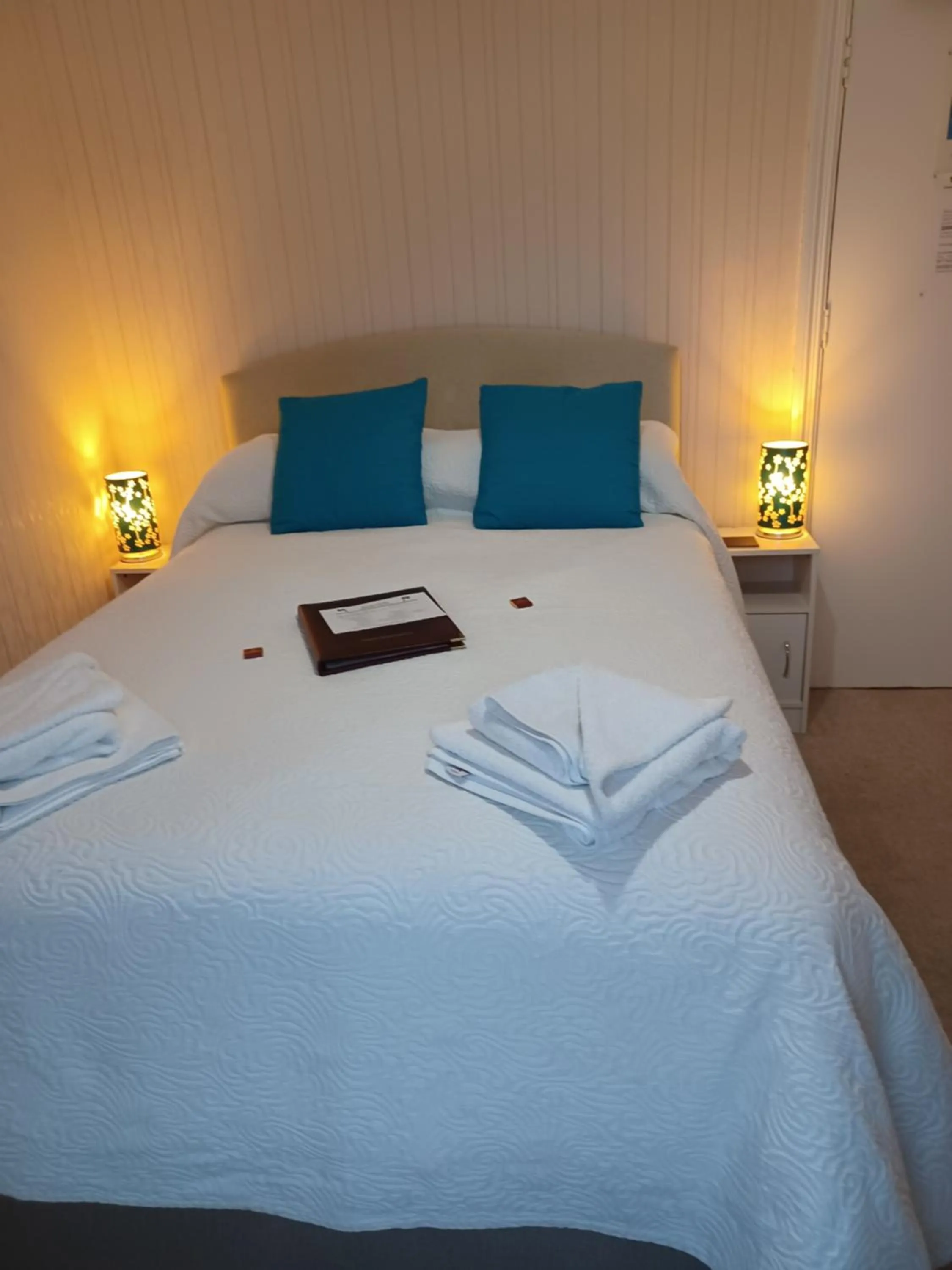 Bedroom, Bed in Palm Court