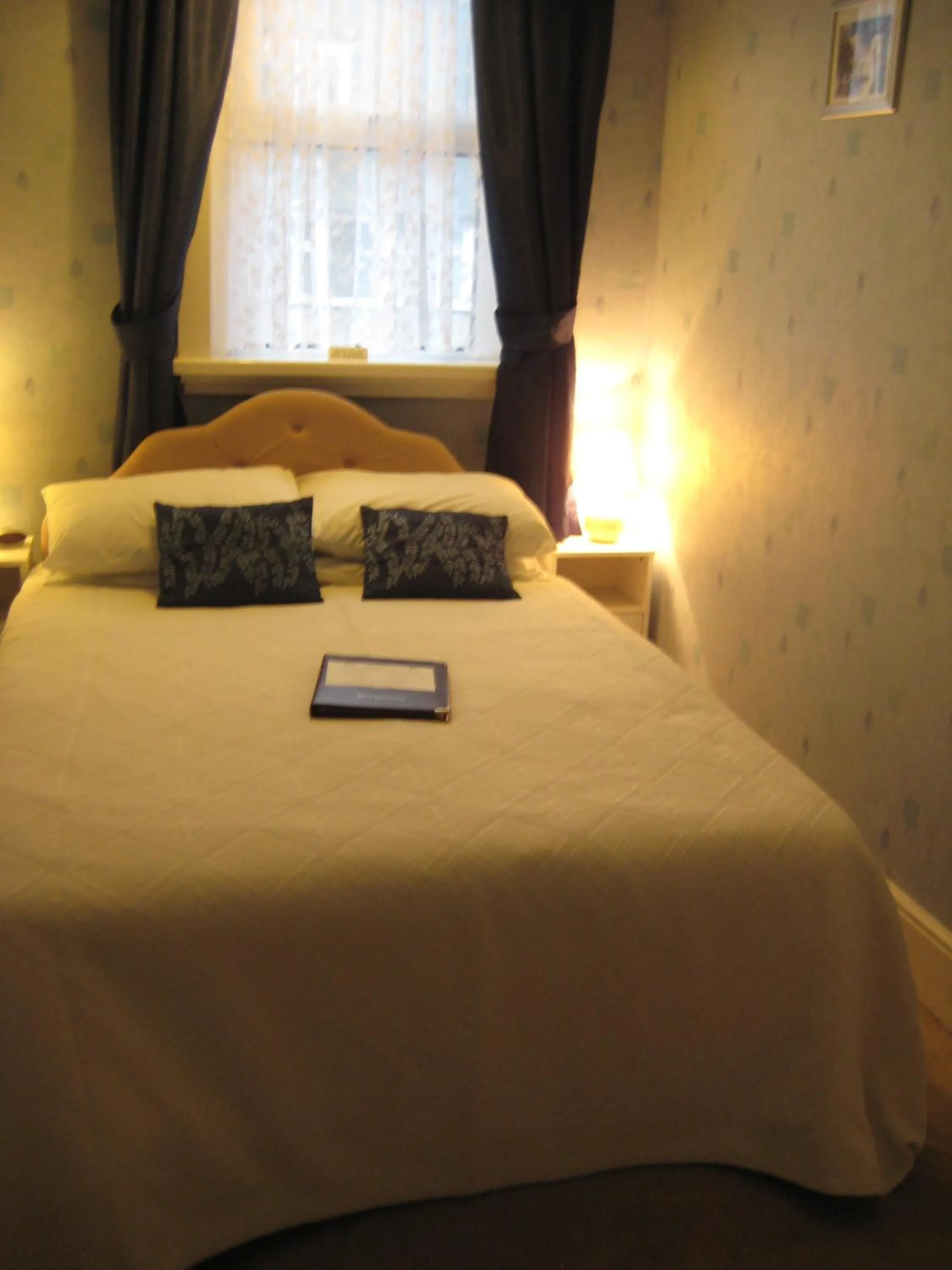 Bedroom, Bed in Palm Court