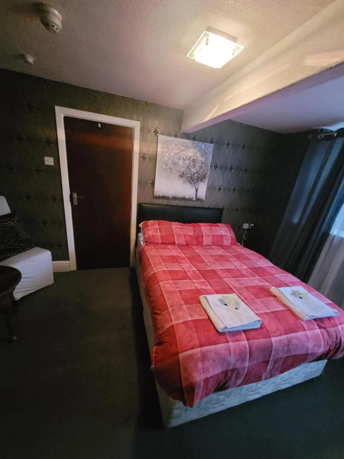 Property building, Bed in The Albert Inn Hotel Blackpool