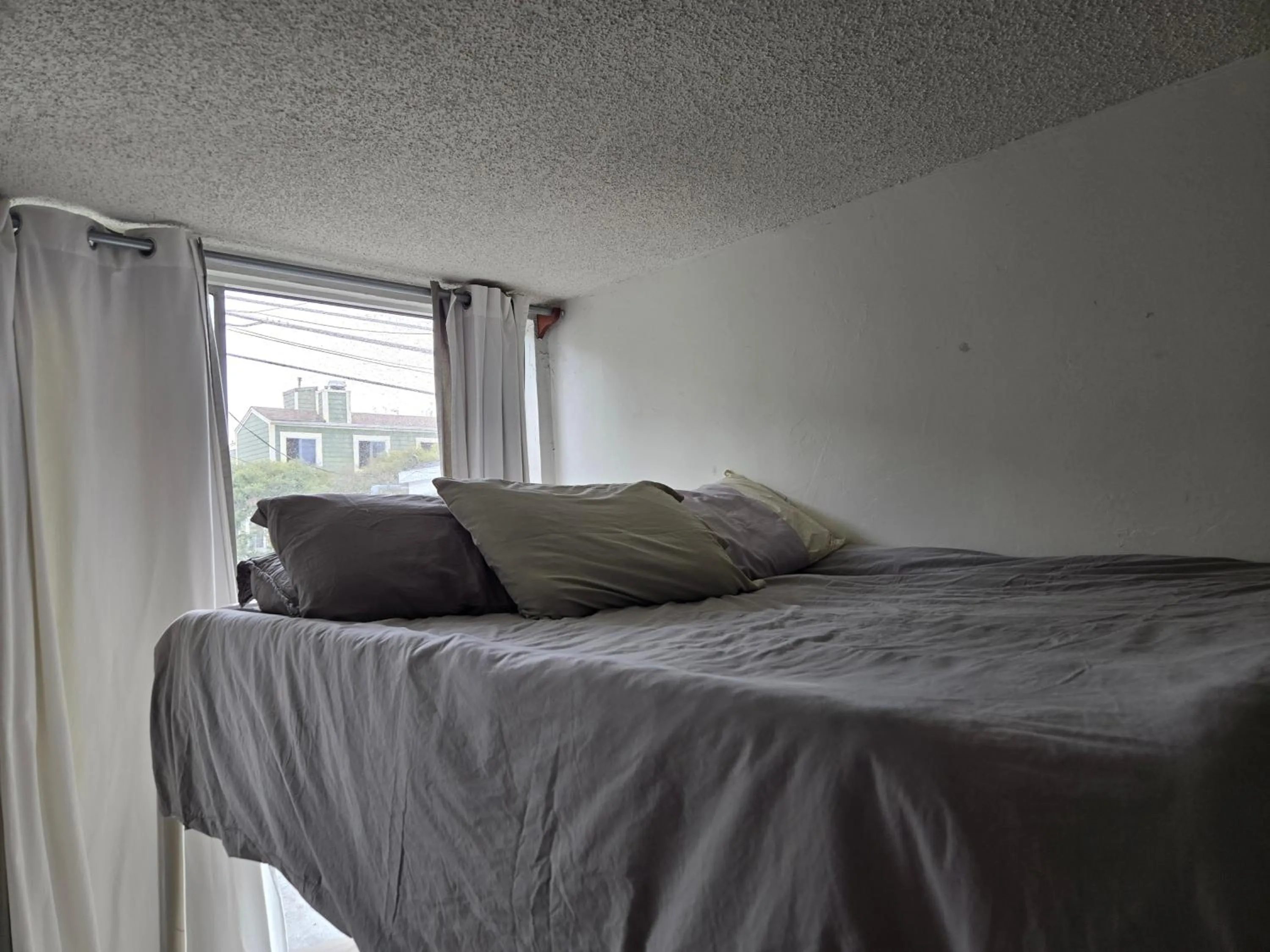 Bed in Ocean Front Vortex Female Hostel private rooms Free bikes