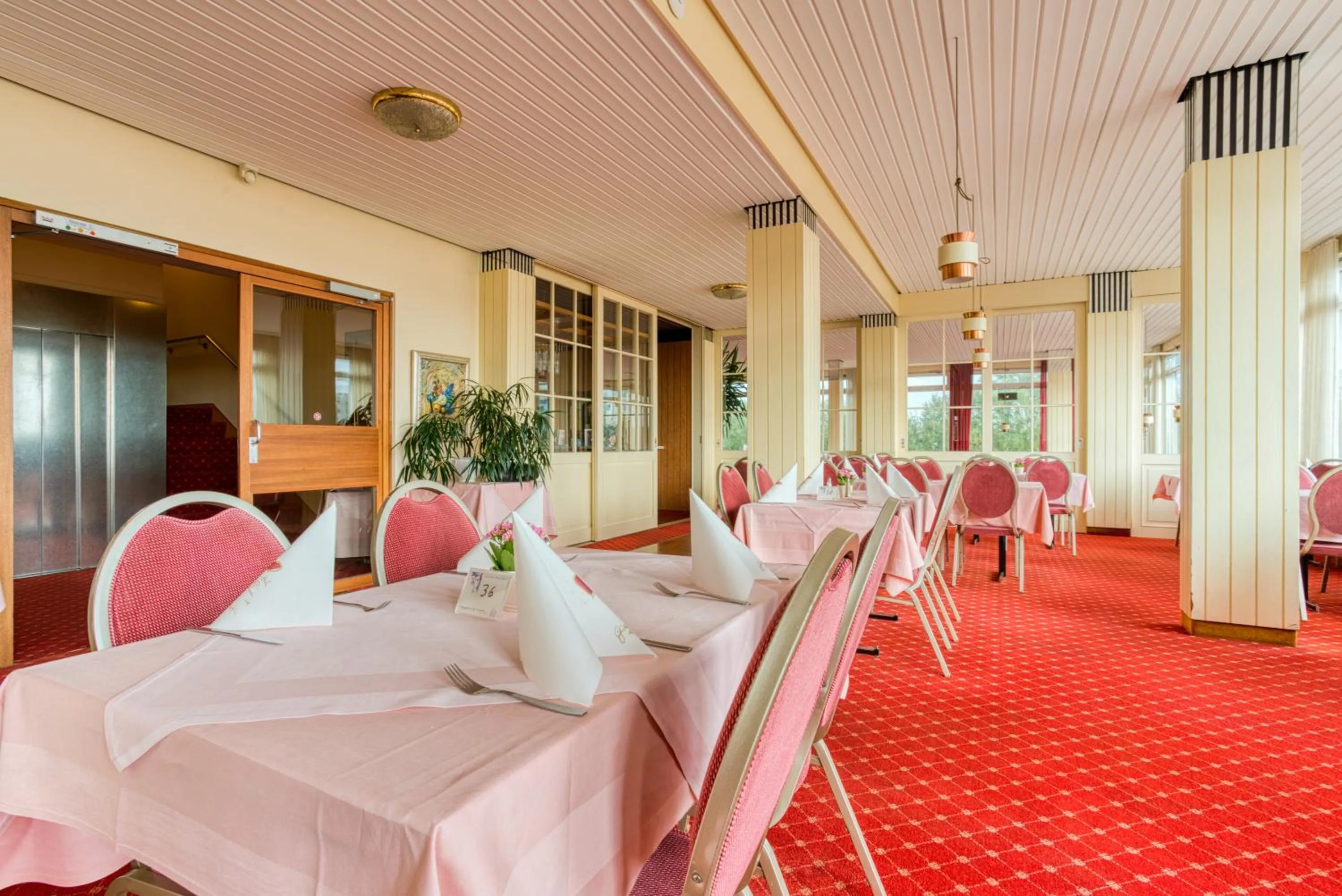 Restaurant/places to eat in FF&E Hotel Dania