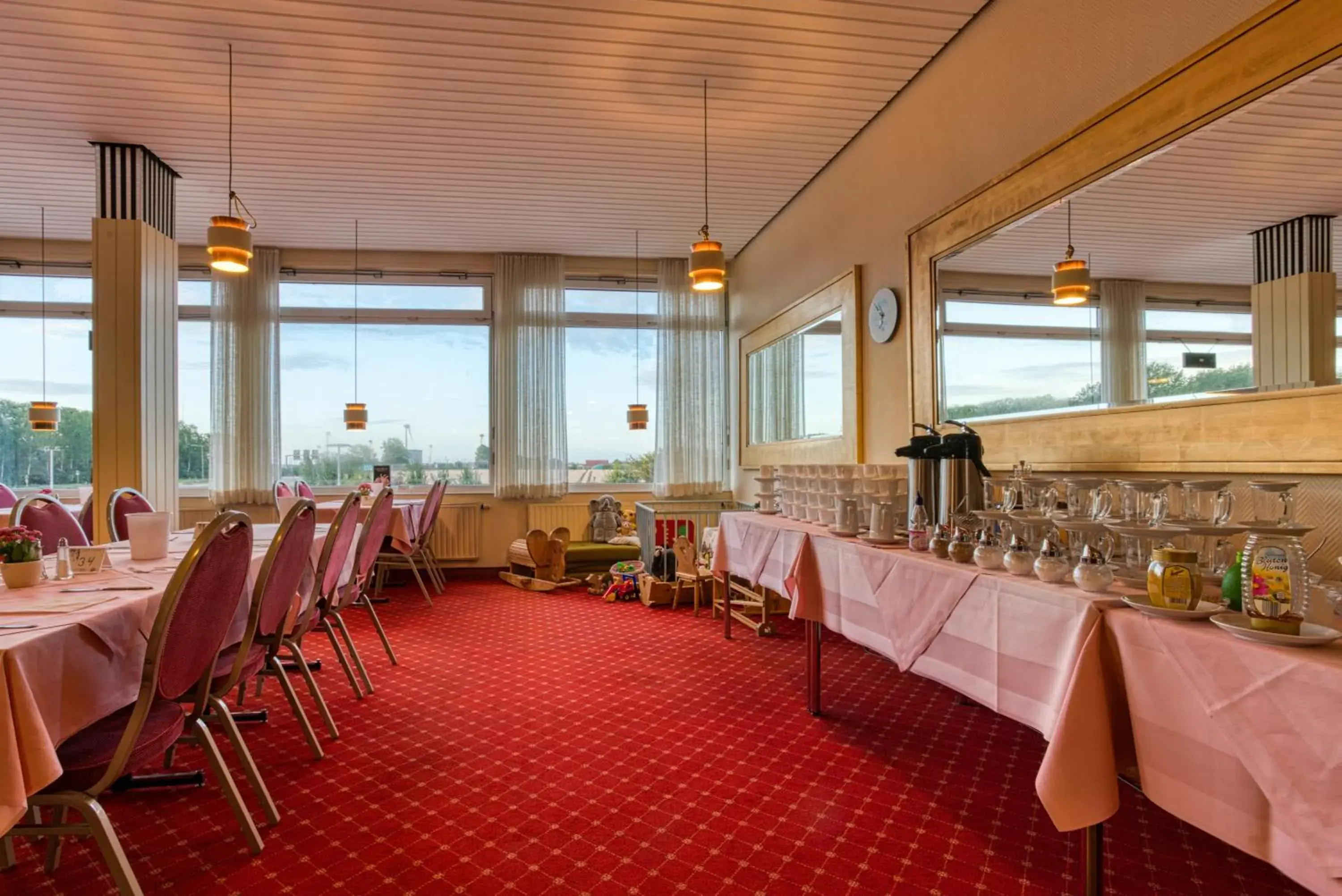 Restaurant/places to eat in FF&E Hotel Dania Restaurant/places to eat in FF&E Hotel Dania