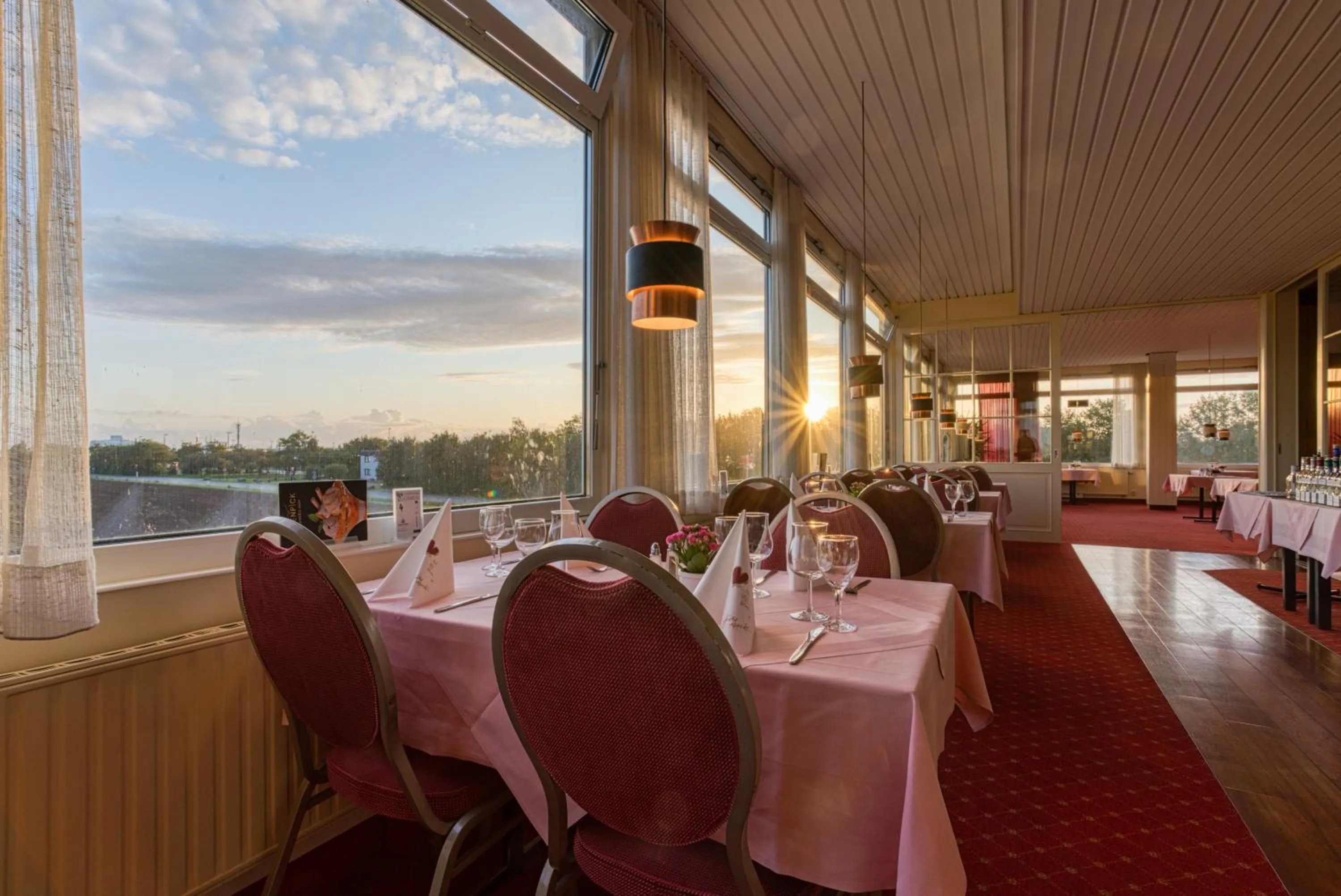 Restaurant/places to eat in FF&E Hotel Dania