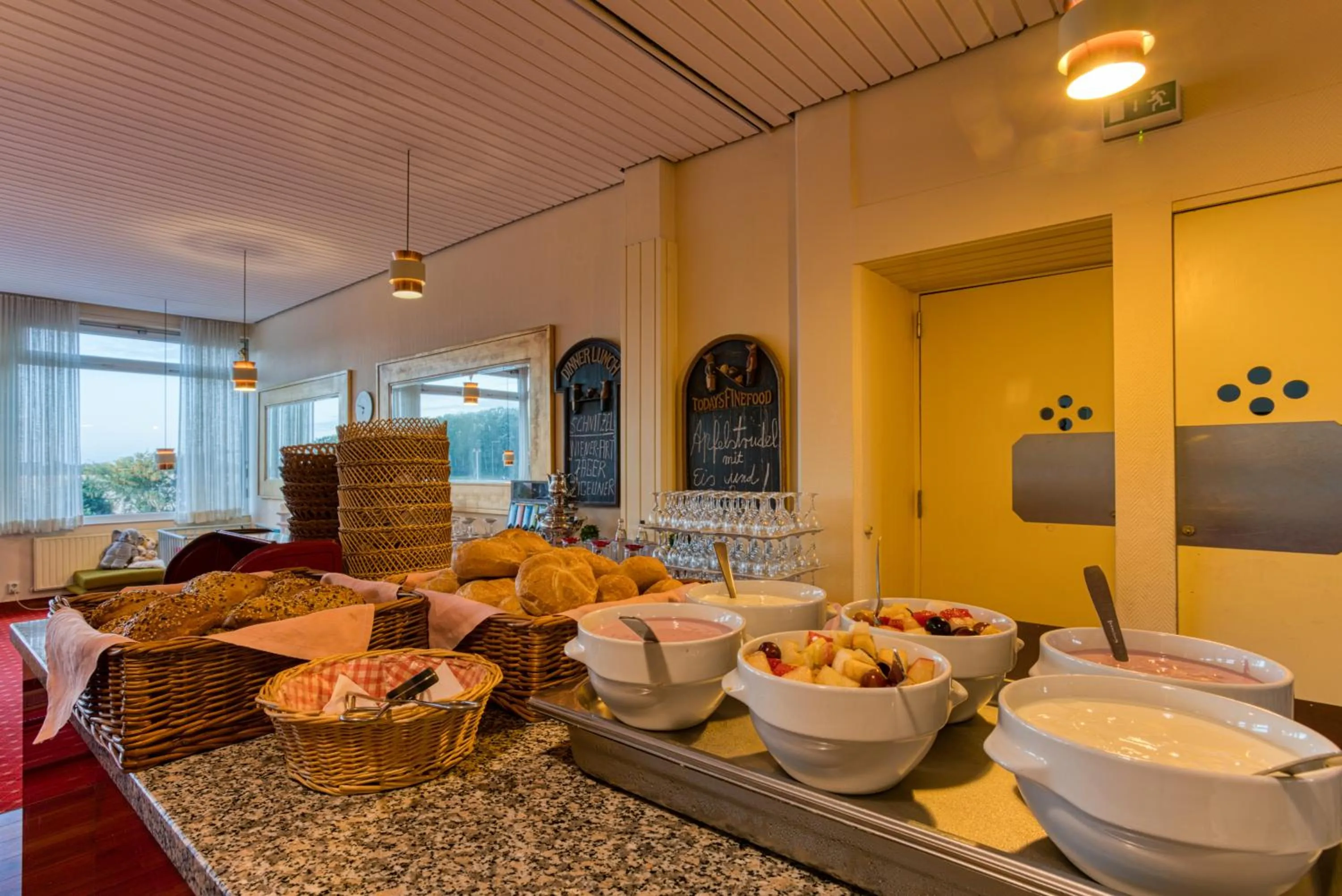 Food and drinks in FF&E Hotel Dania