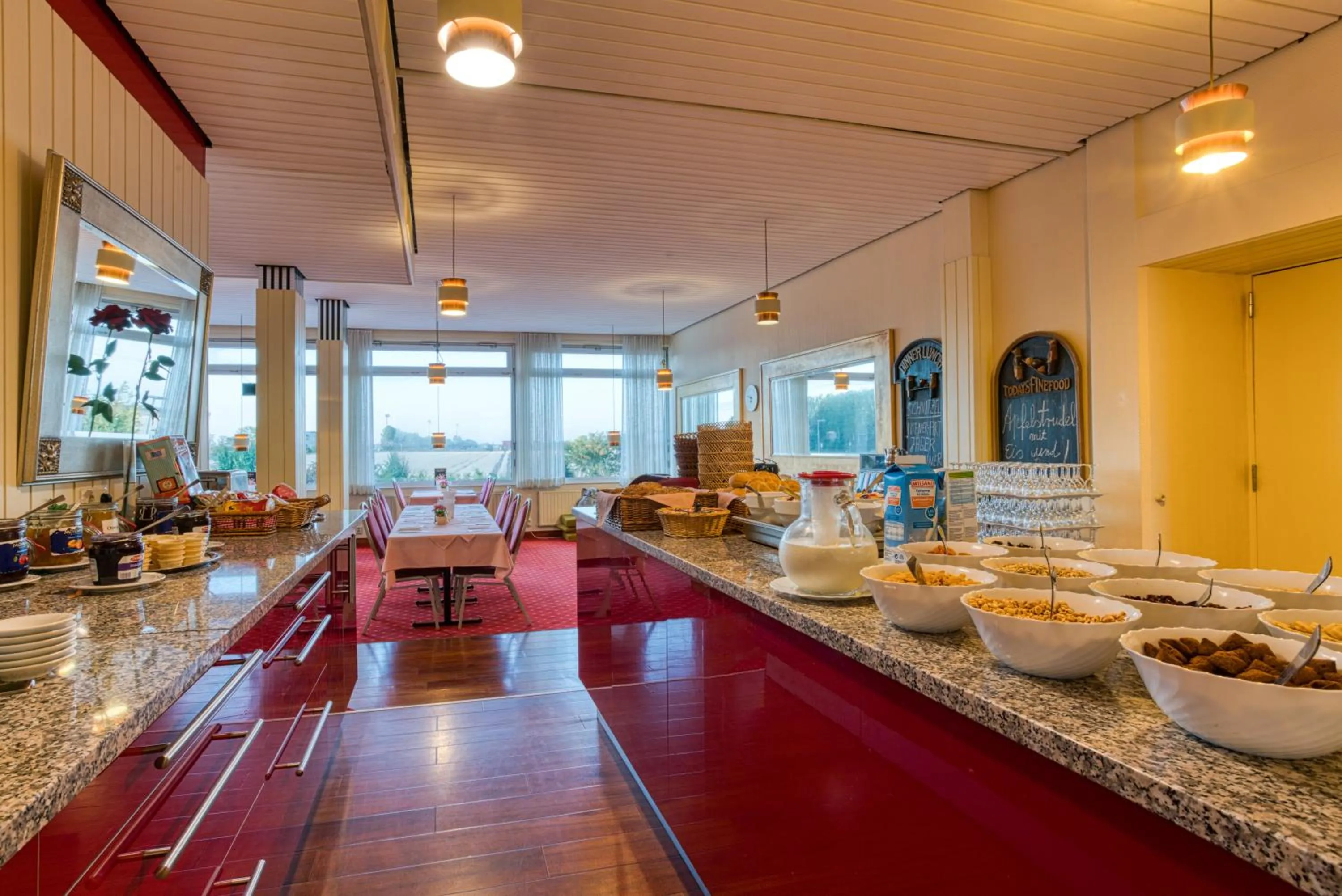 Restaurant/places to eat in FF&E Hotel Dania