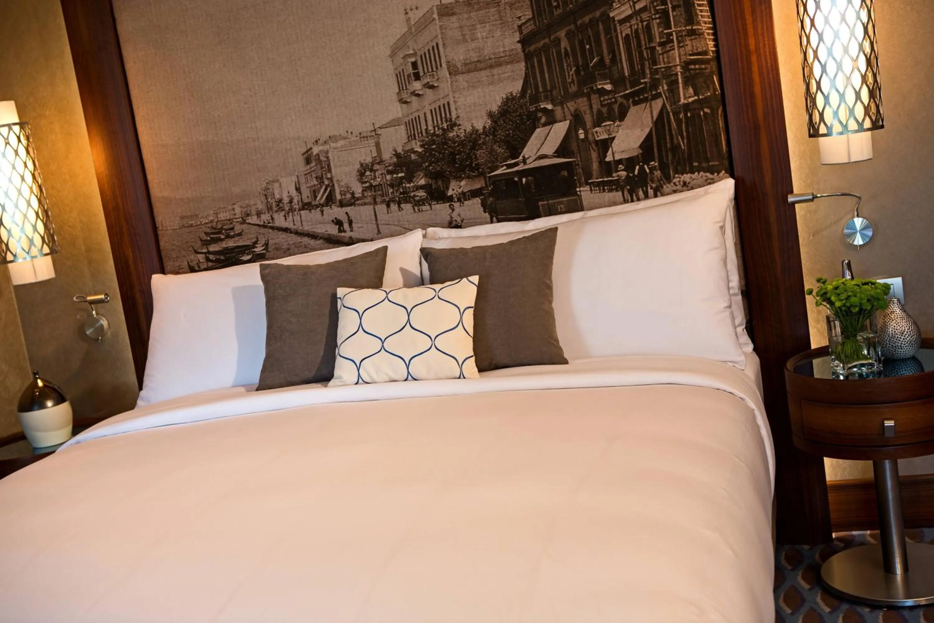 Photo of the whole room, Bed in Renaissance Izmir Hotel