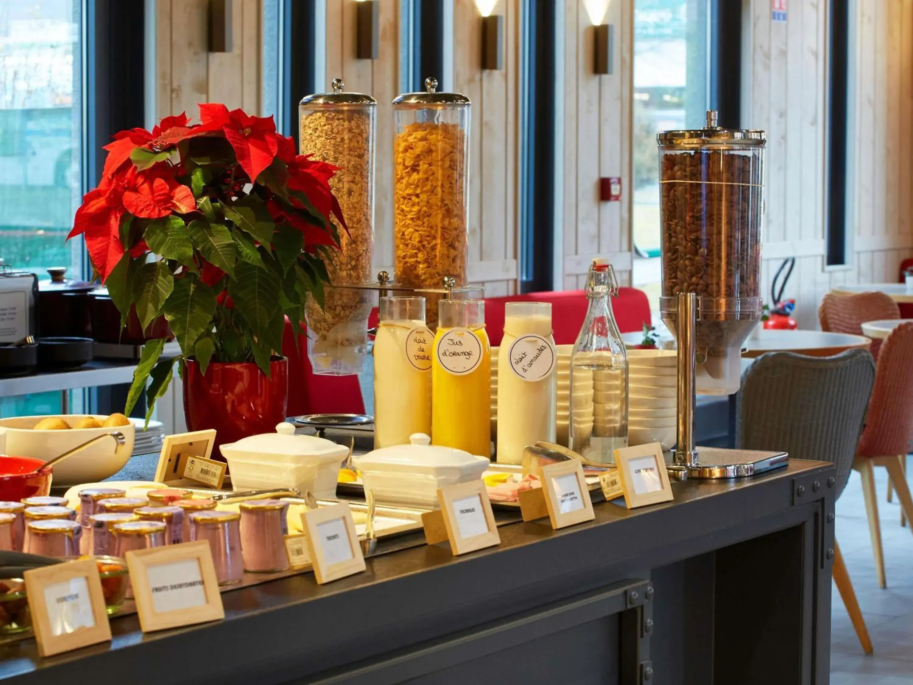 Restaurant/places to eat in Ibis Sallanches Porte du MontBlanc Restaurant/places to eat in Ibis Sallanches Porte du MontBlanc