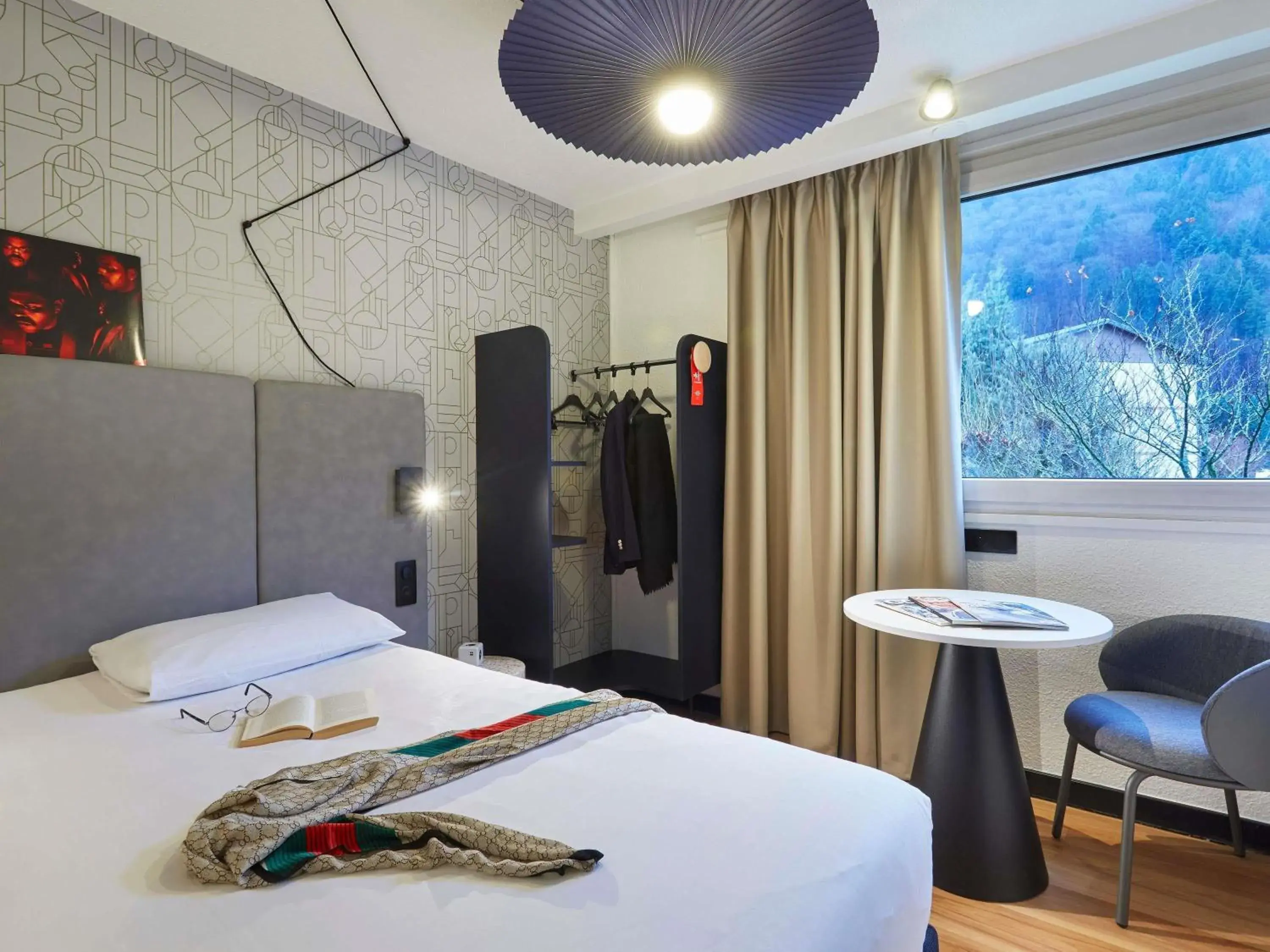 Bedroom, Bed in Ibis Sallanches Porte du MontBlanc Bedroom, Bed in Ibis Sallanches Porte du MontBlanc