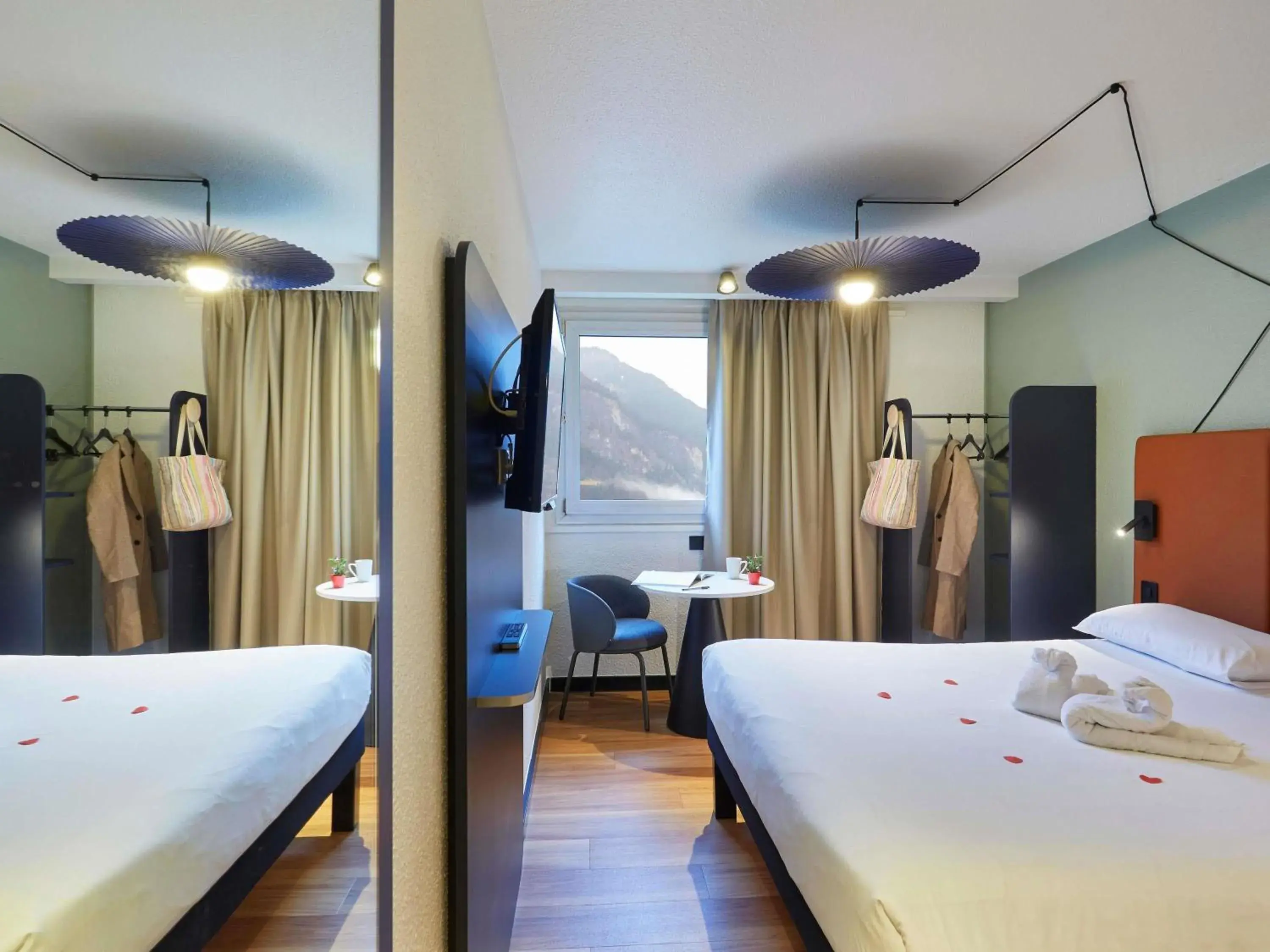 Bedroom, Bed in Ibis Sallanches Porte du MontBlanc Bedroom, Bed in Ibis Sallanches Porte du MontBlanc