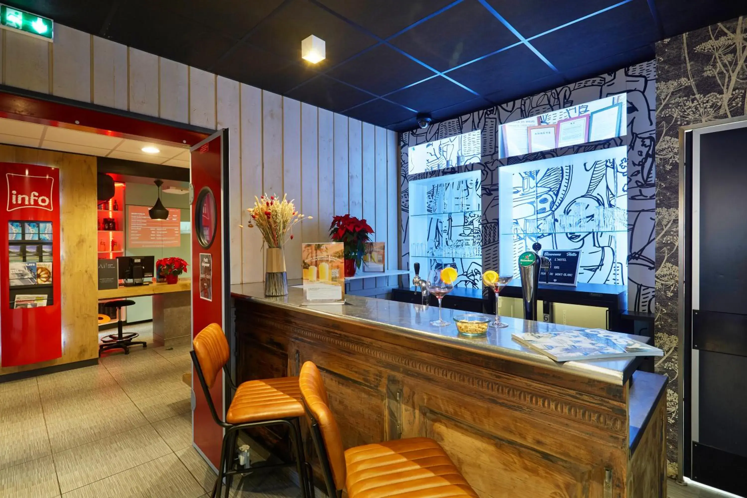 Lobby or reception in Ibis Sallanches Porte du MontBlanc Lobby or reception in Ibis Sallanches Porte du MontBlanc